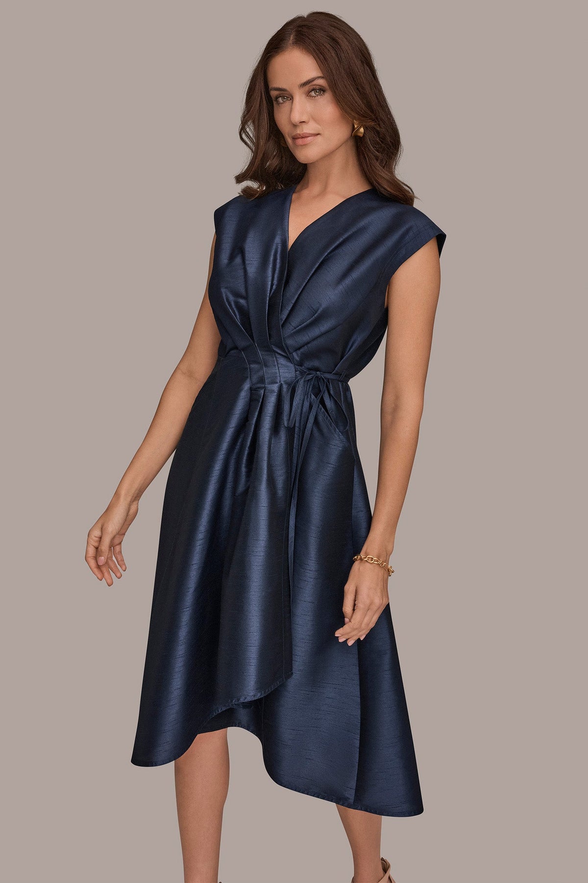 SLEEVELESS PLEATED MIDI WRAP DRESS