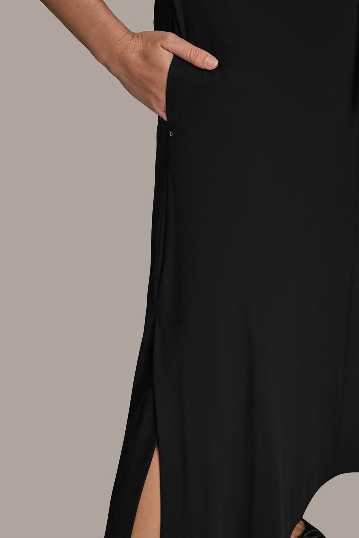 THE MODERN TRAVEL ELBOW-SLEEVE MIDI WRAP DRESS