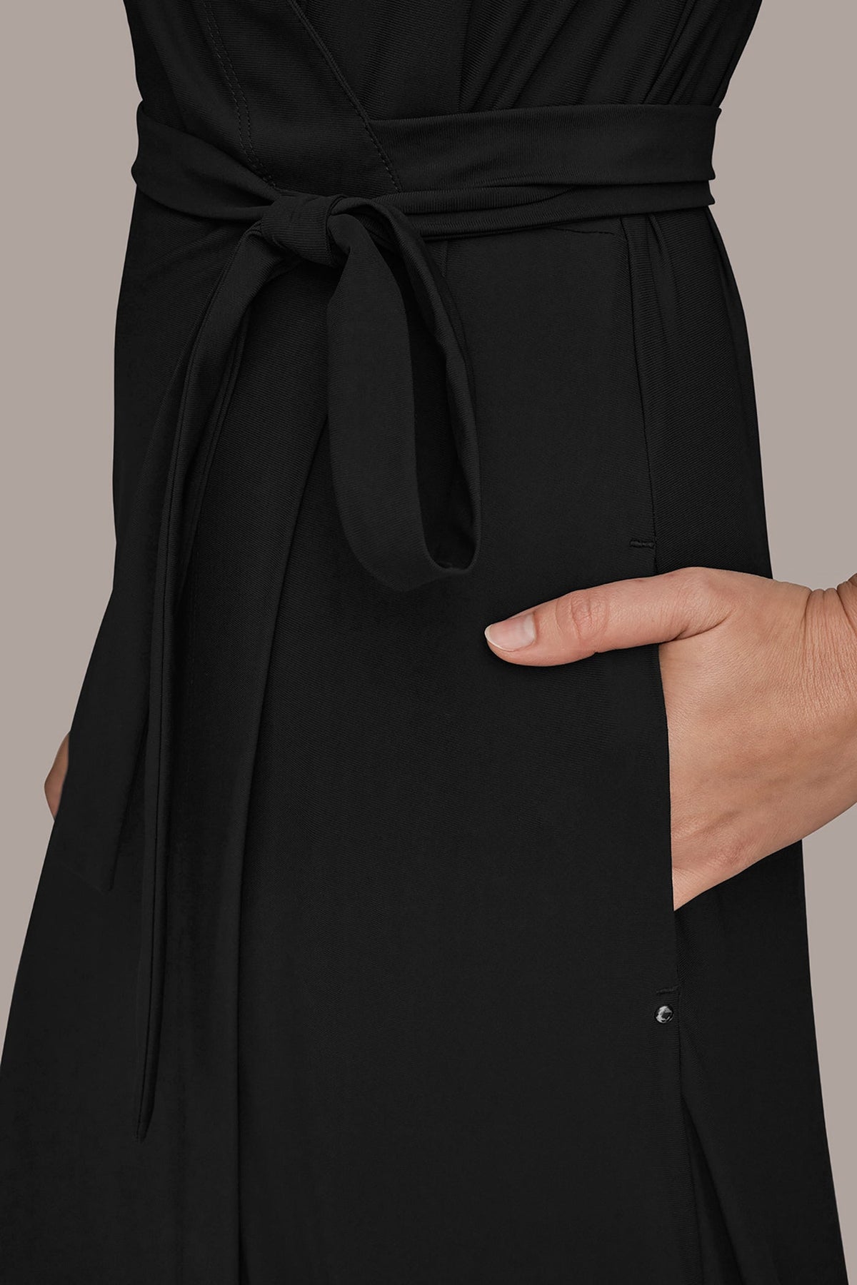 THE MODERN TRAVEL ELBOW-SLEEVE MIDI WRAP DRESS
