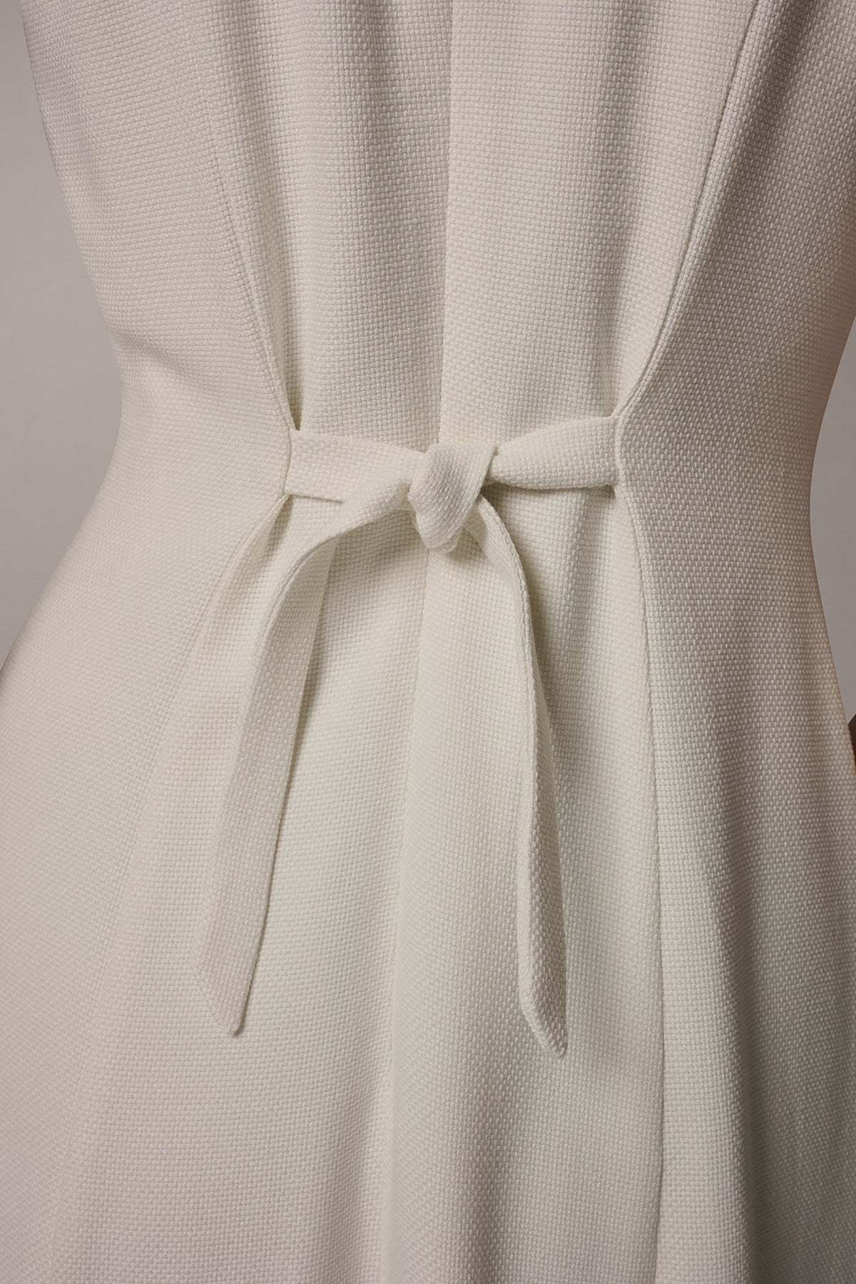 SLEEVELESS CROSS-FRONT MIDI HALTER DRESS