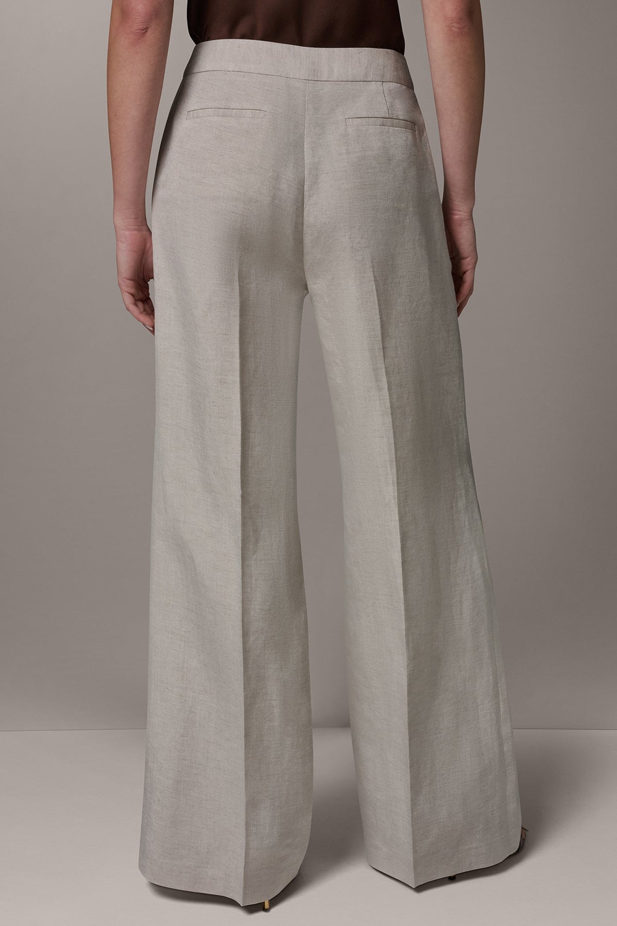 MID-RISE PLEATED WIDE-LEG PANT
