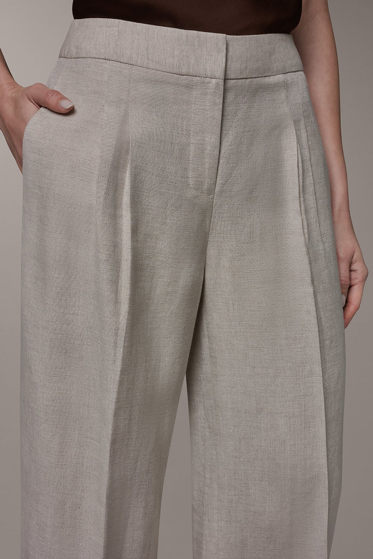 MID-RISE PLEATED WIDE-LEG PANT