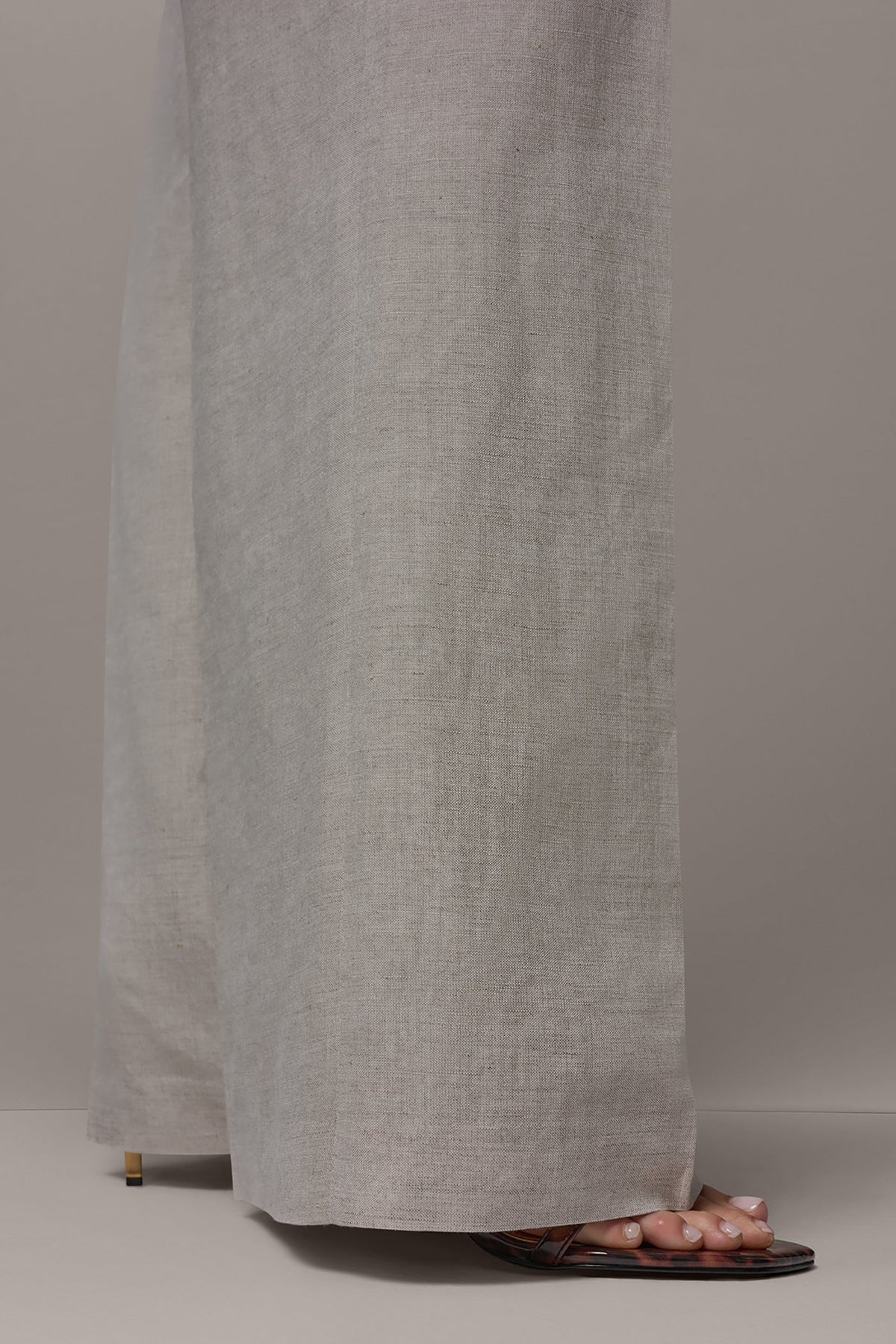MID-RISE PLEATED WIDE-LEG PANT