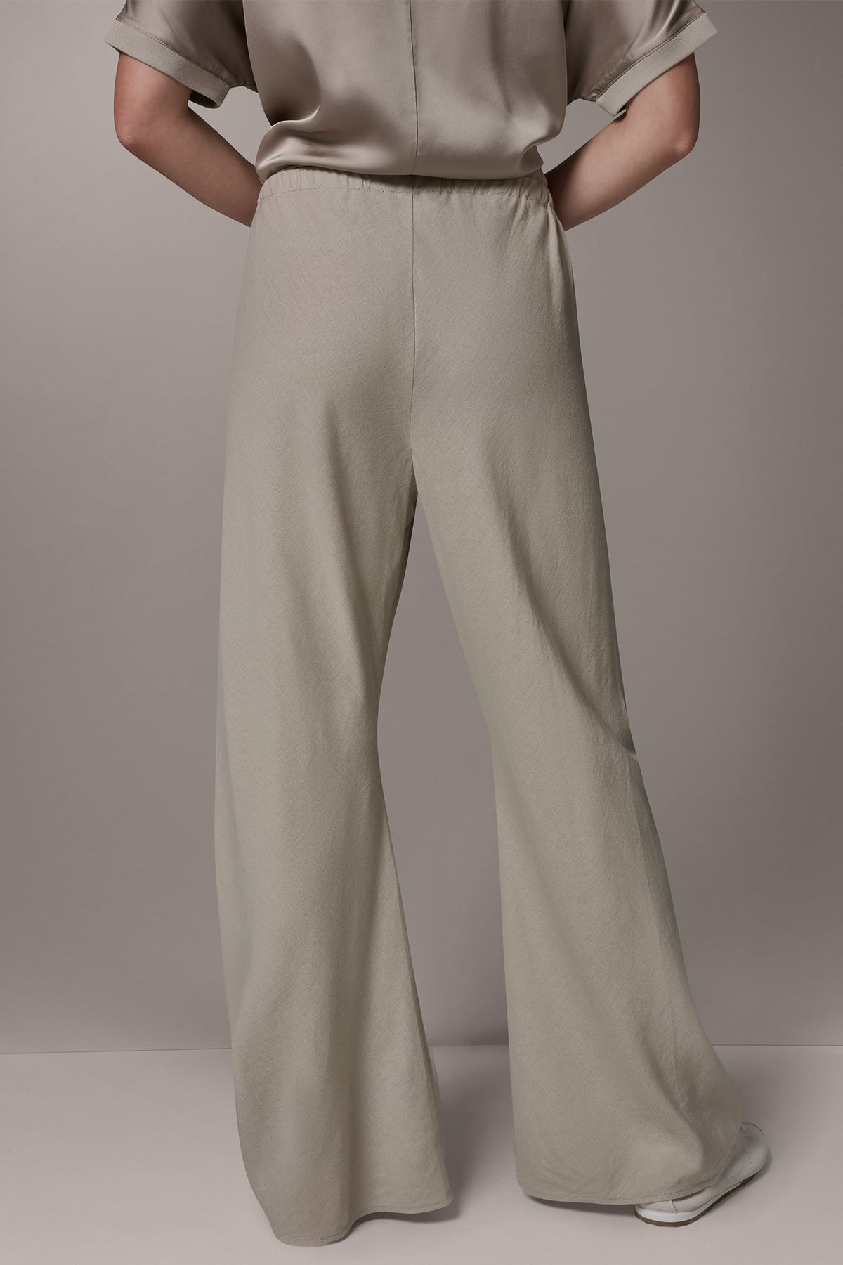 MID-RISE RELAXED ANKLE PANT
