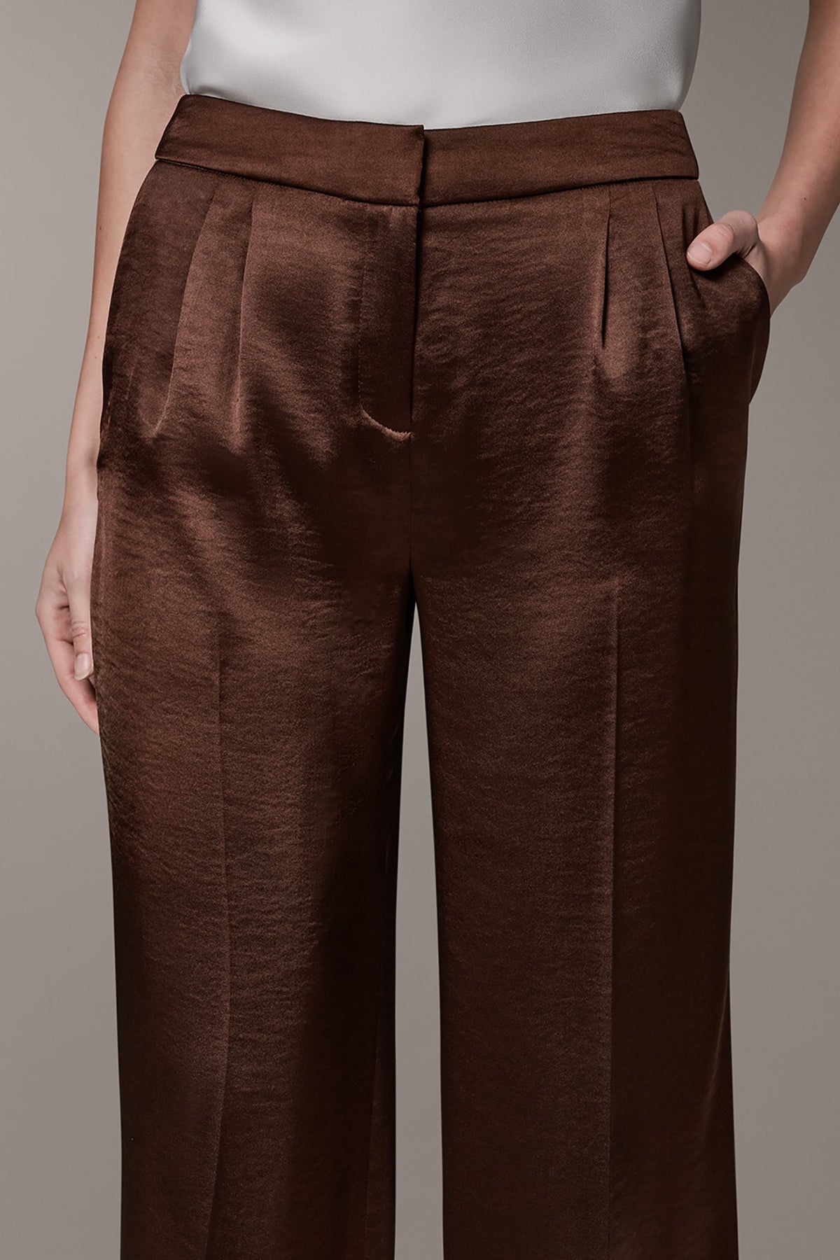 MID-RISE PLEATED WIDE-LEG PANT