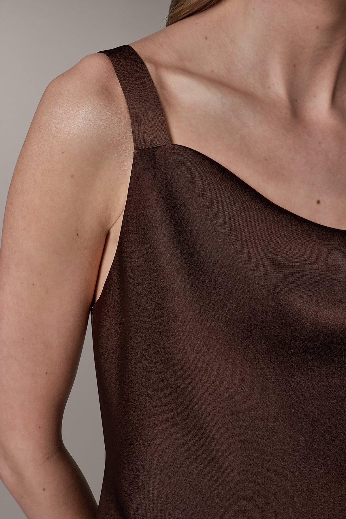 SLEEVELESS COWL NECK CAMI