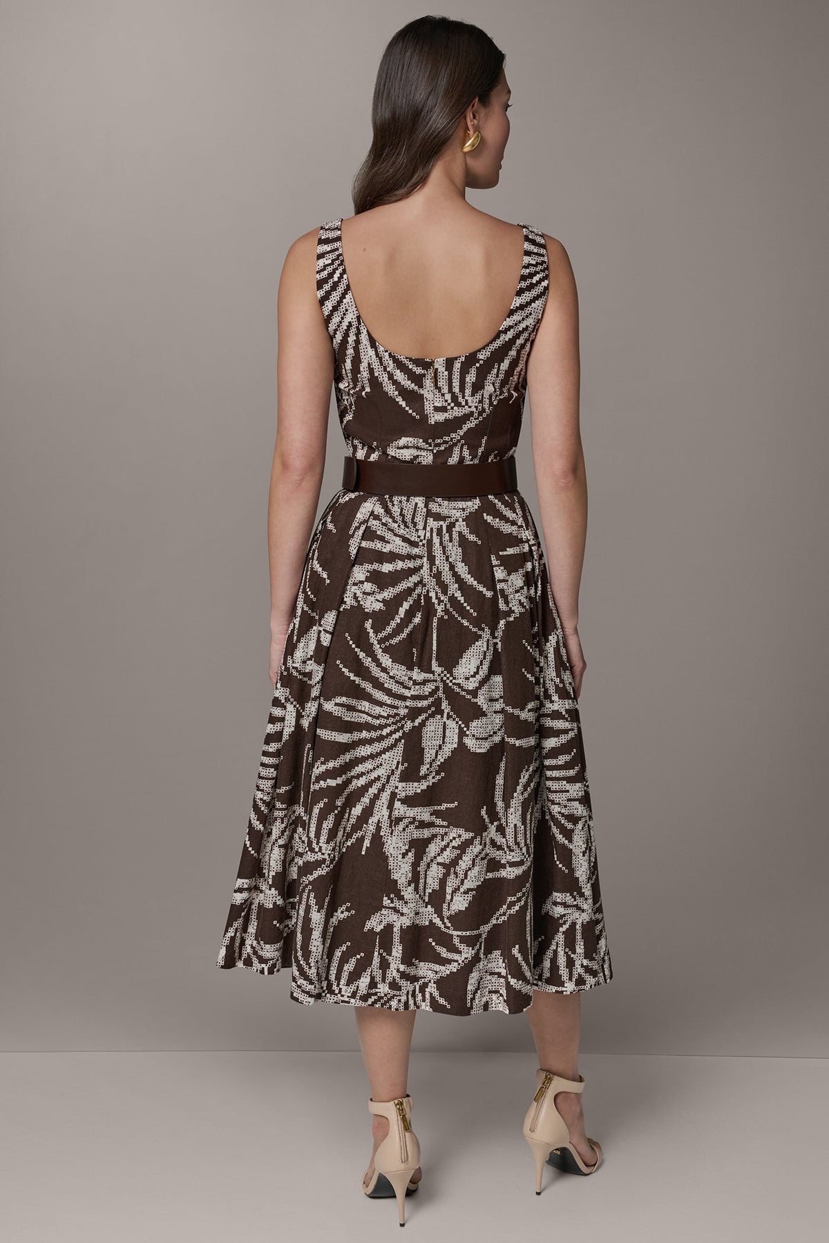 SLEEVELESS SQUARE NECK PRINTED BELTED MIDI FIT AND FLARE DRESS