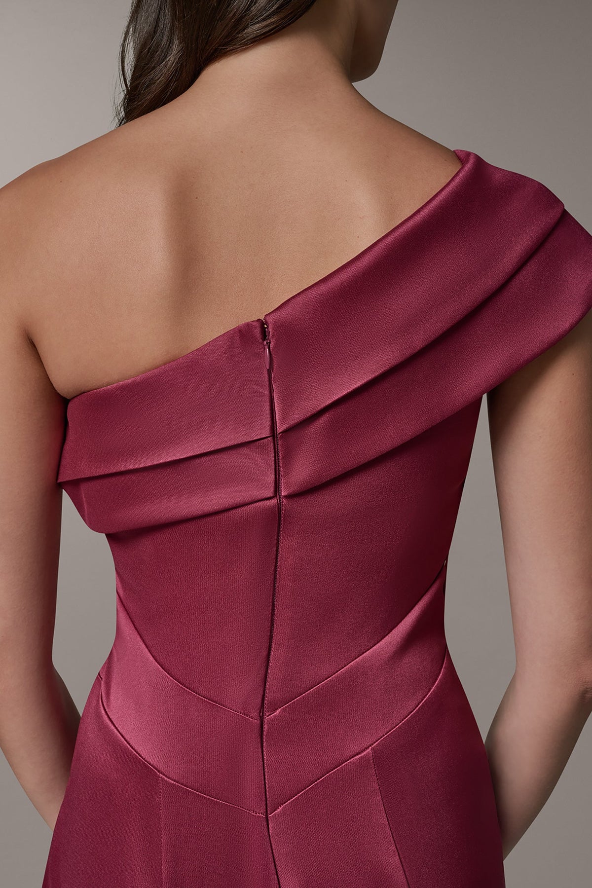 ONE-SHOULDER GOWN