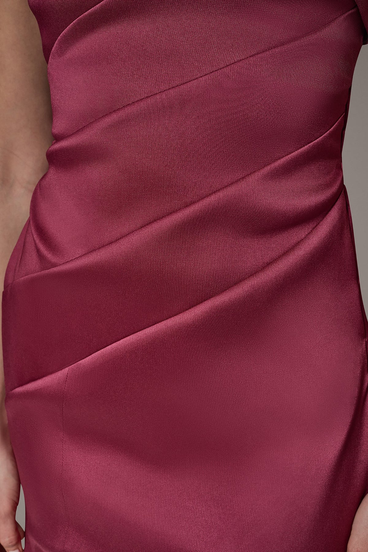 ONE-SHOULDER GOWN
