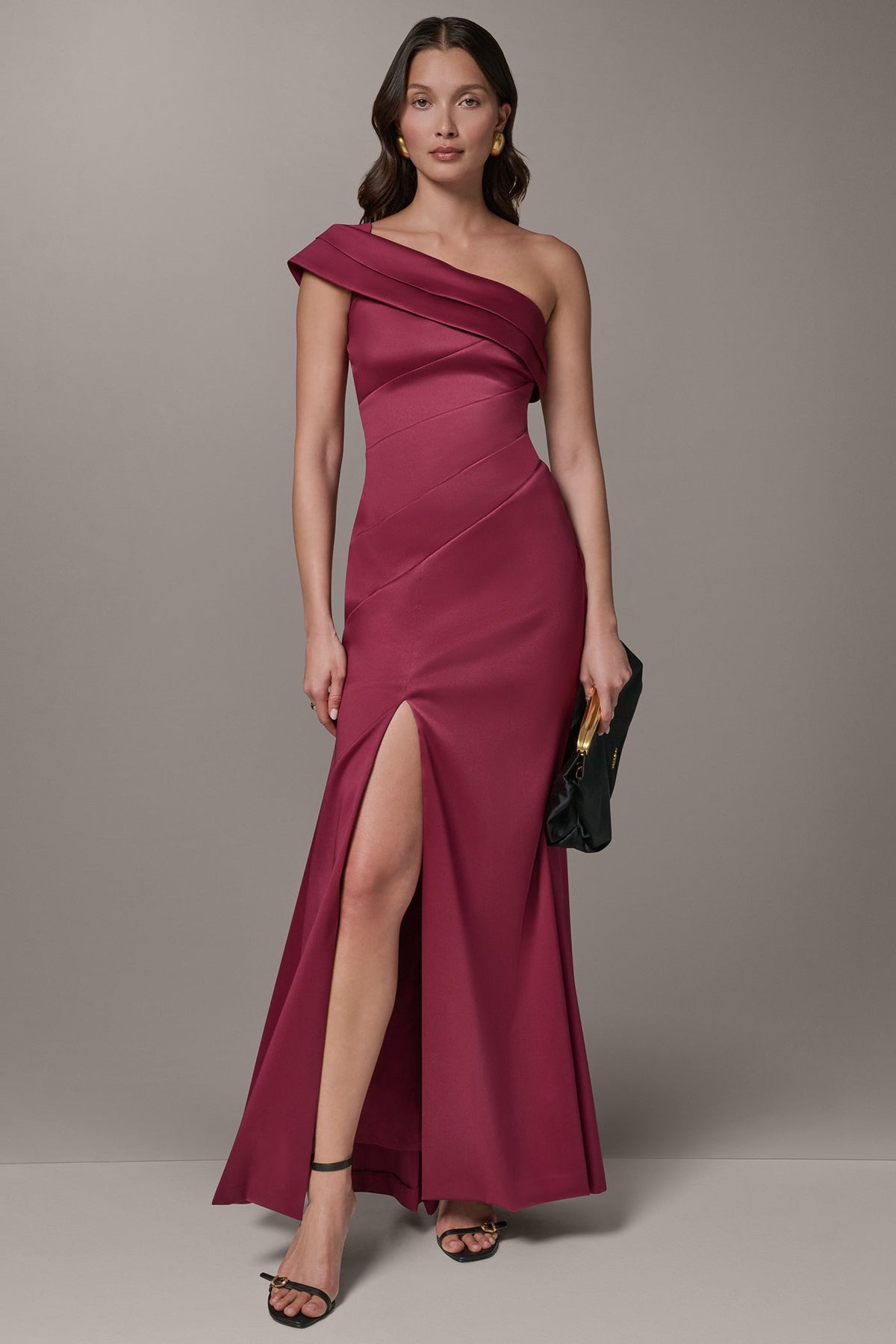 ONE-SHOULDER GOWN