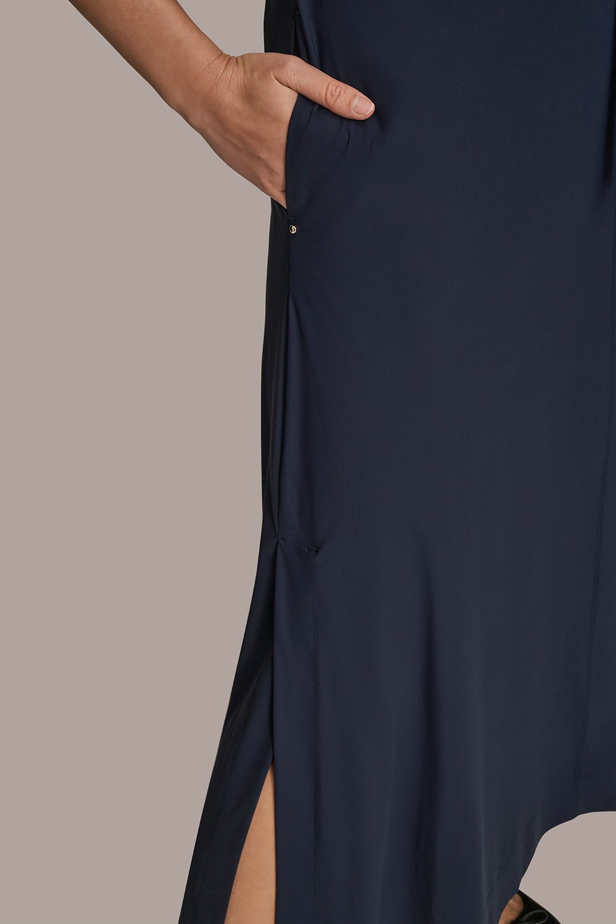 THE MODERN TRAVEL ELBOW-SLEEVE MIDI WRAP DRESS