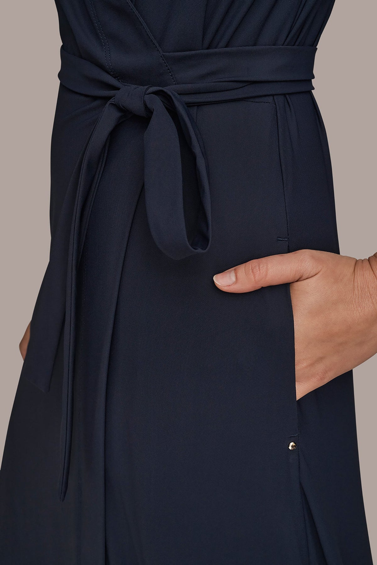 THE MODERN TRAVEL ELBOW-SLEEVE MIDI WRAP DRESS