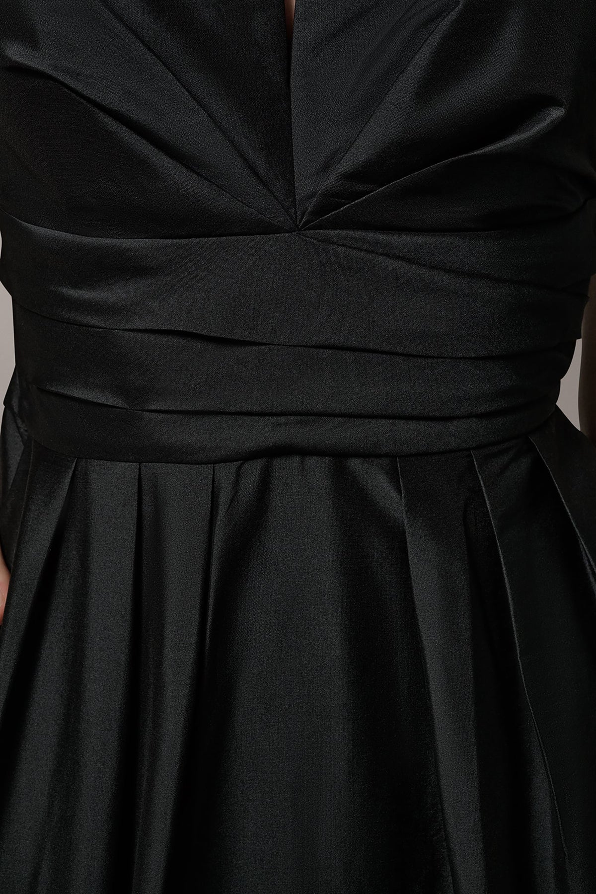 SLEEVELESS V-NECK TAFFETA MIDI COCKTAIL DRESS