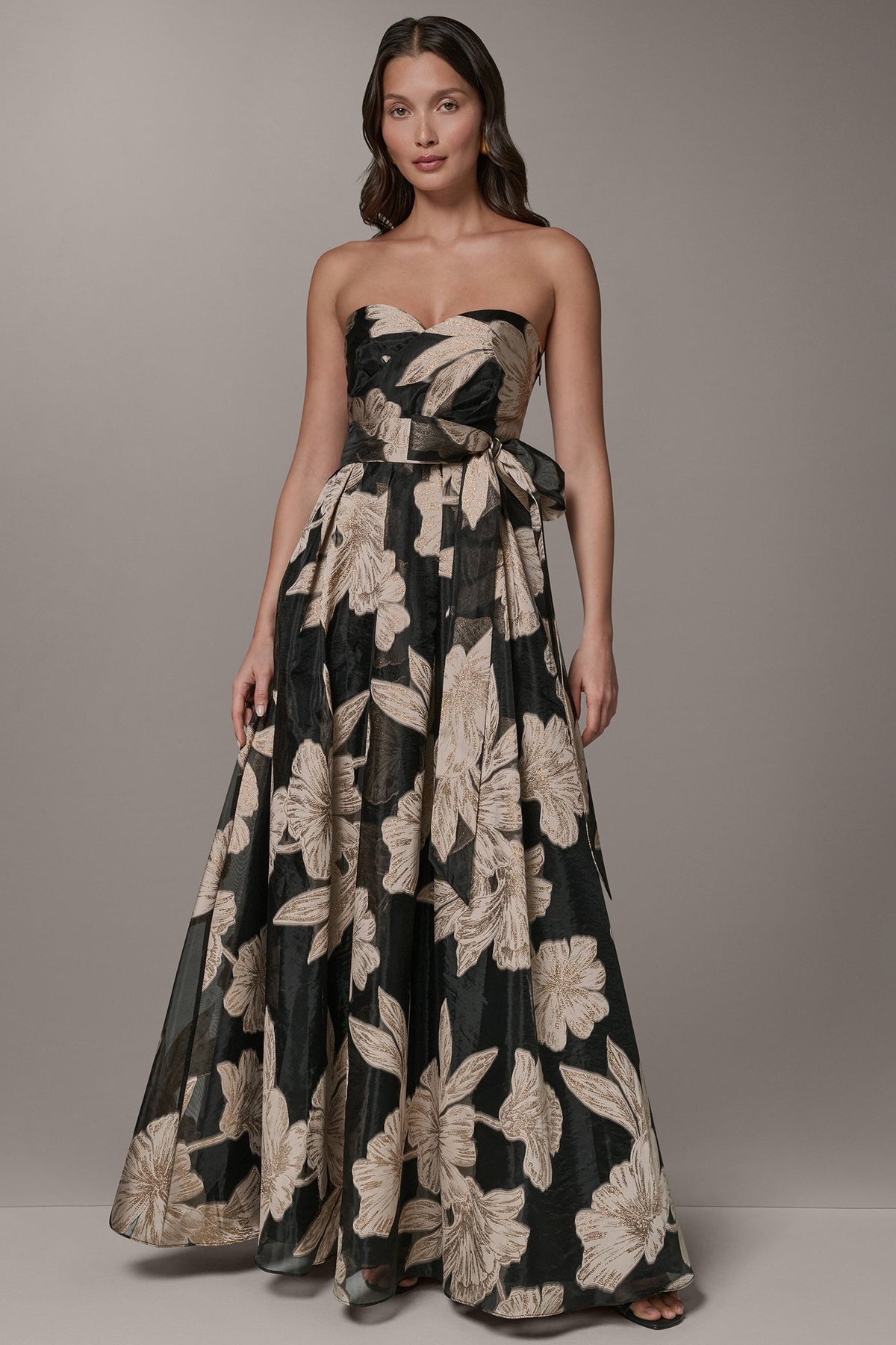 STRAPLESS SWEETHEART METALLIC FLORAL BALL GOWN