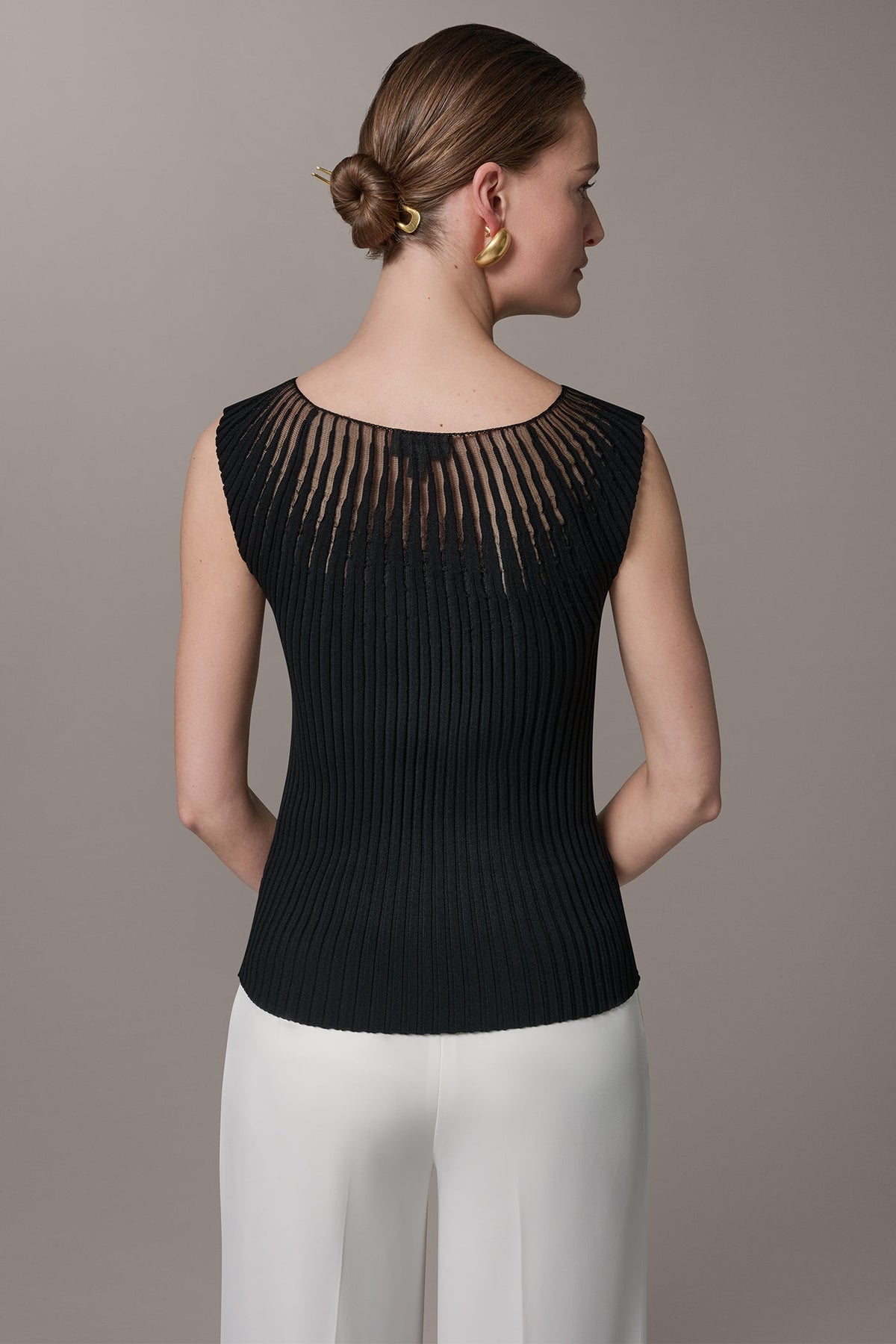 RIBBED SLEEVLESS SWEATER