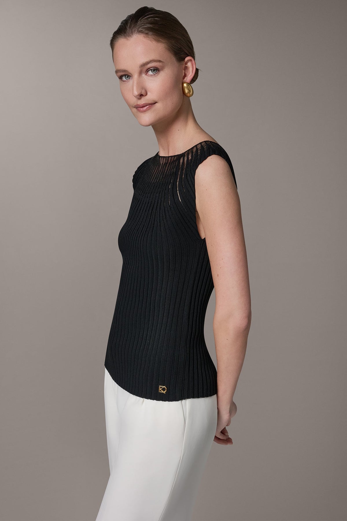 RIBBED SLEEVLESS SWEATER
