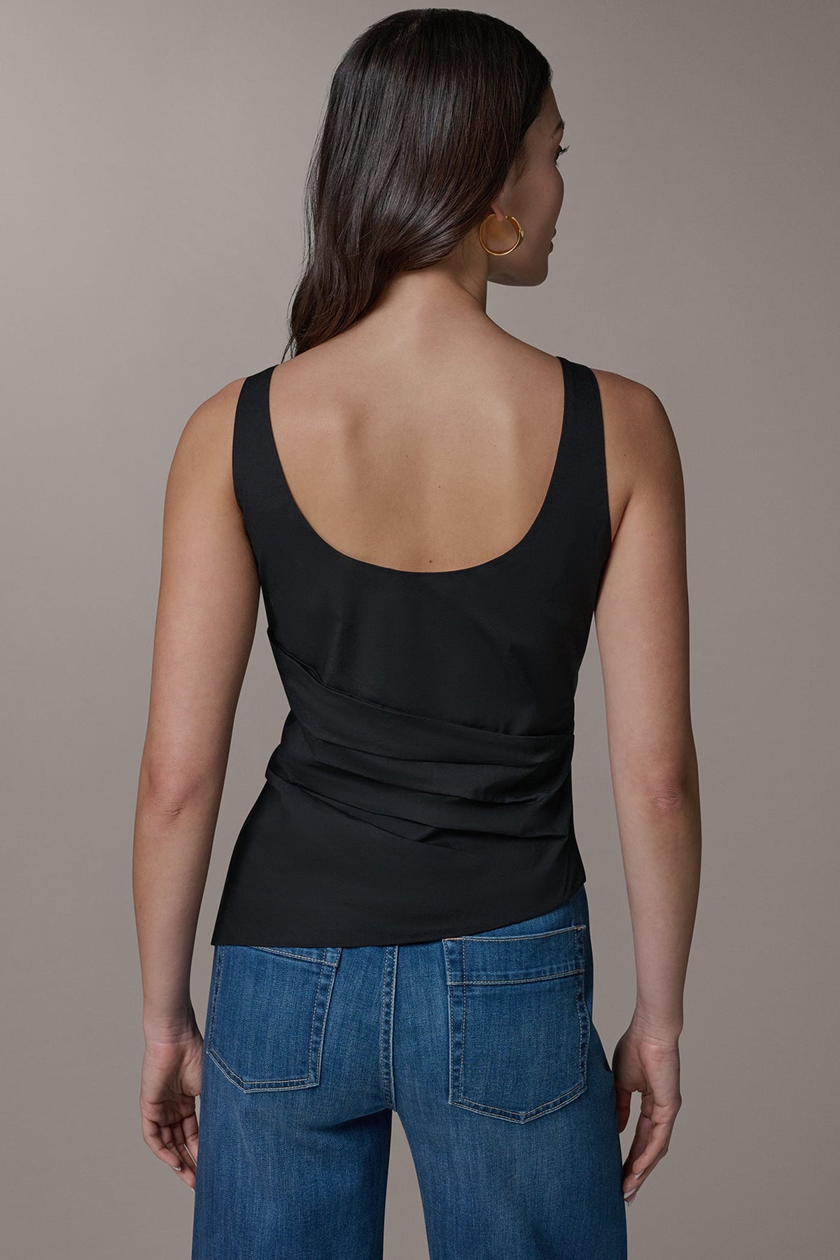 SLEEVELESS ASYMMETRIC BLOUSE