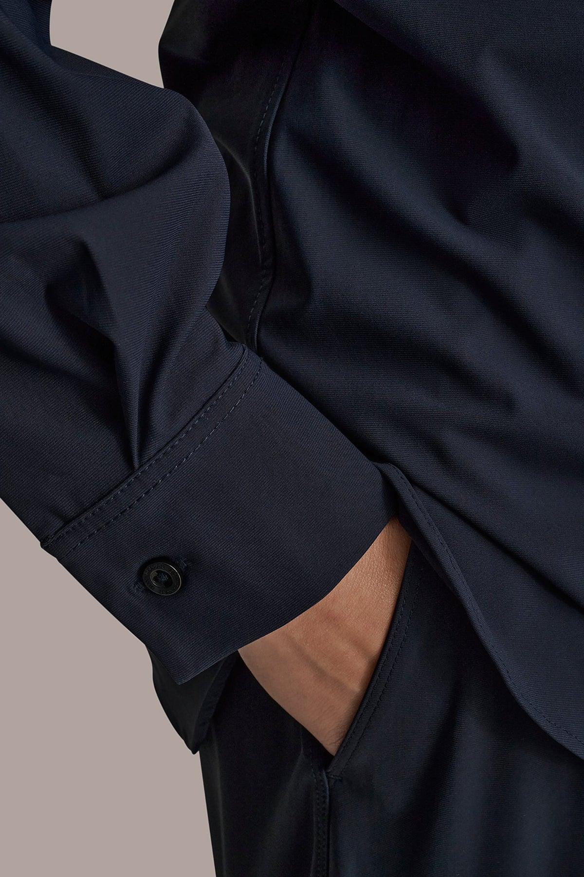 THE MODERN TRAVEL BUTTON-DOWN SHIRT