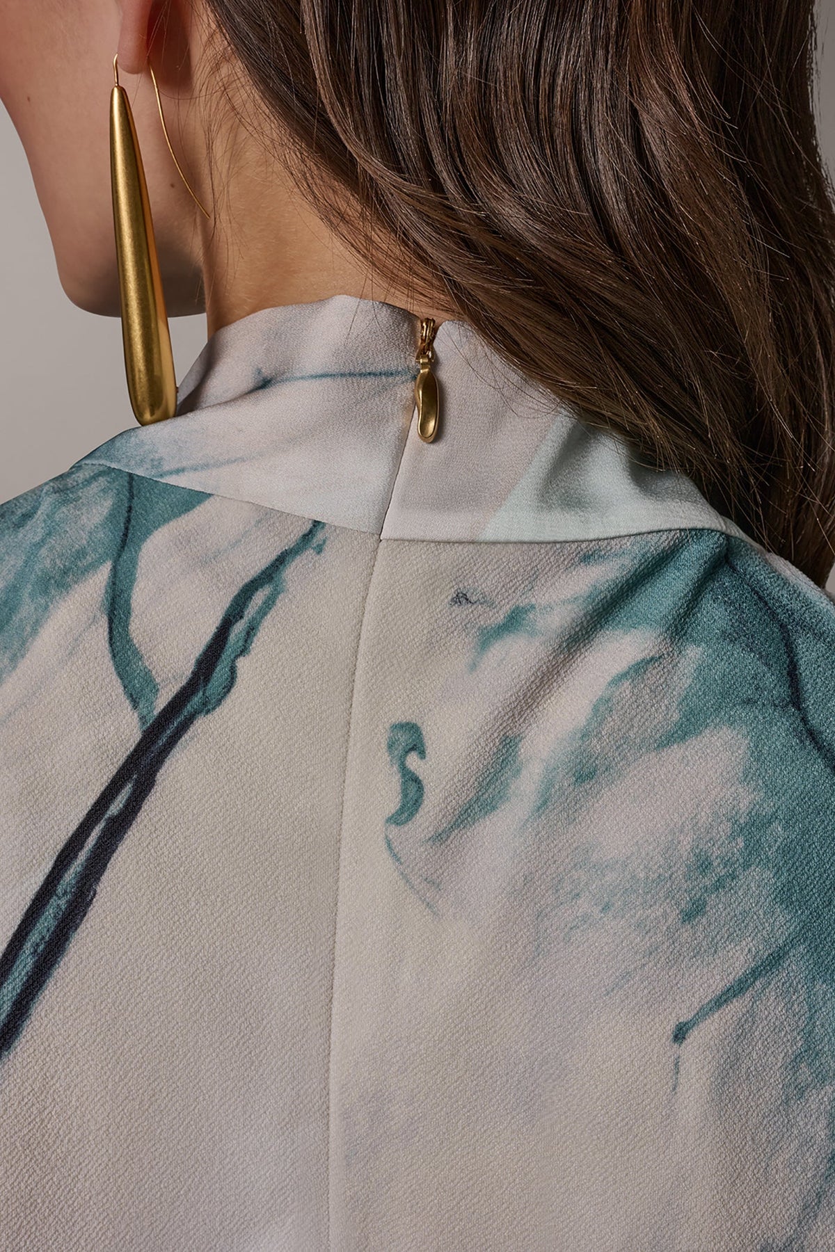 DRAPE TWIST SHOULDER BLOUSE