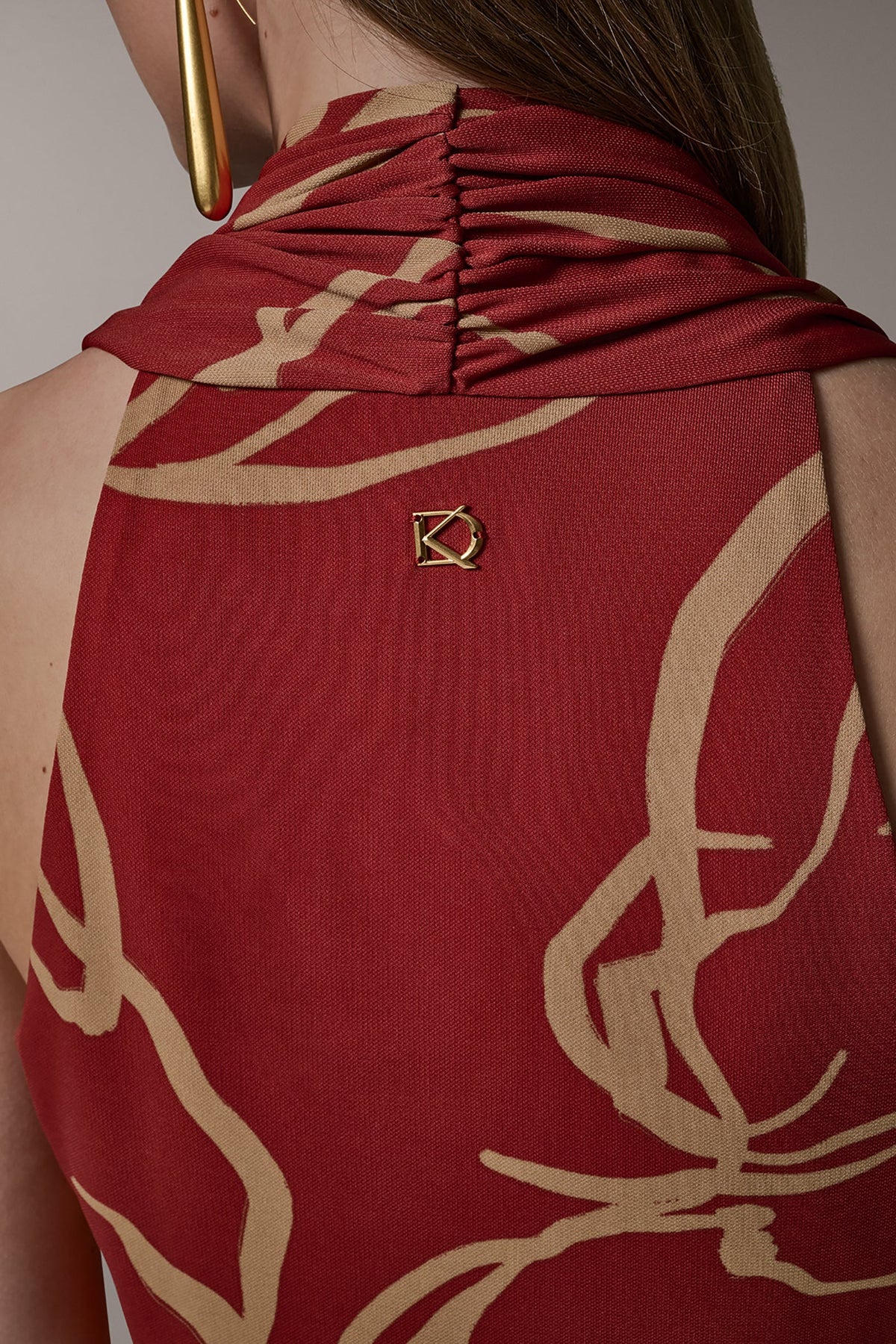 RUCHED V-NECK TOP