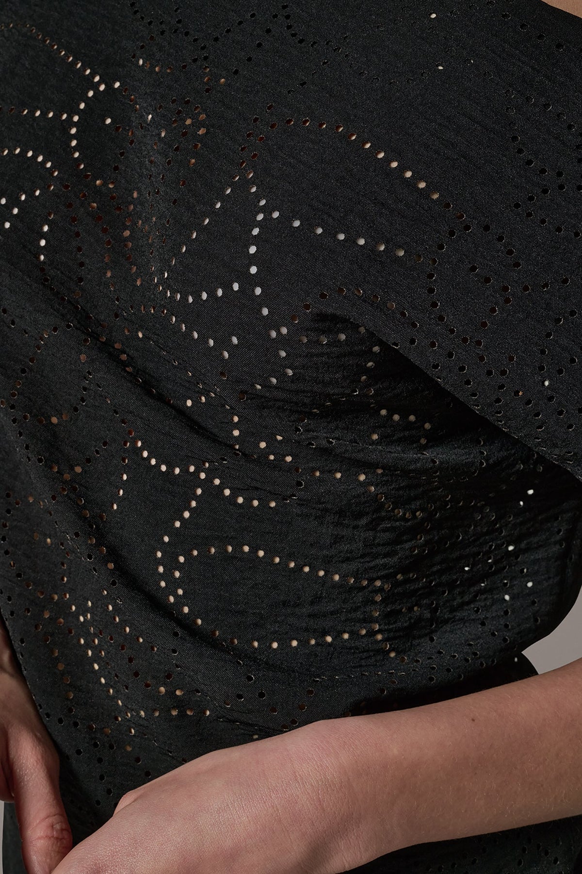 SLEEVELESS ASYMMETRIC LASER CUT TOP