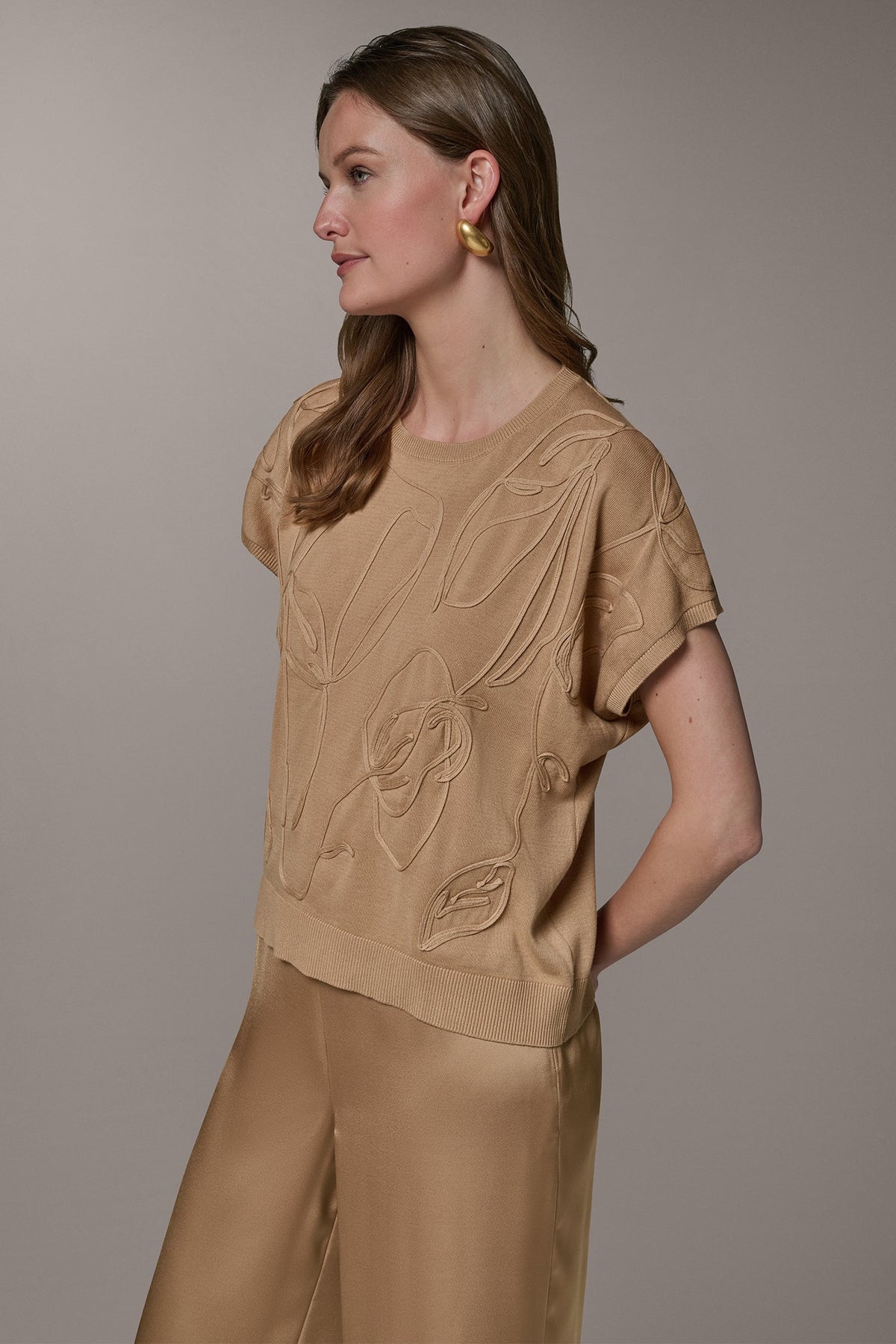 SHORT SLEEVE GEOMETRIC SWEATER