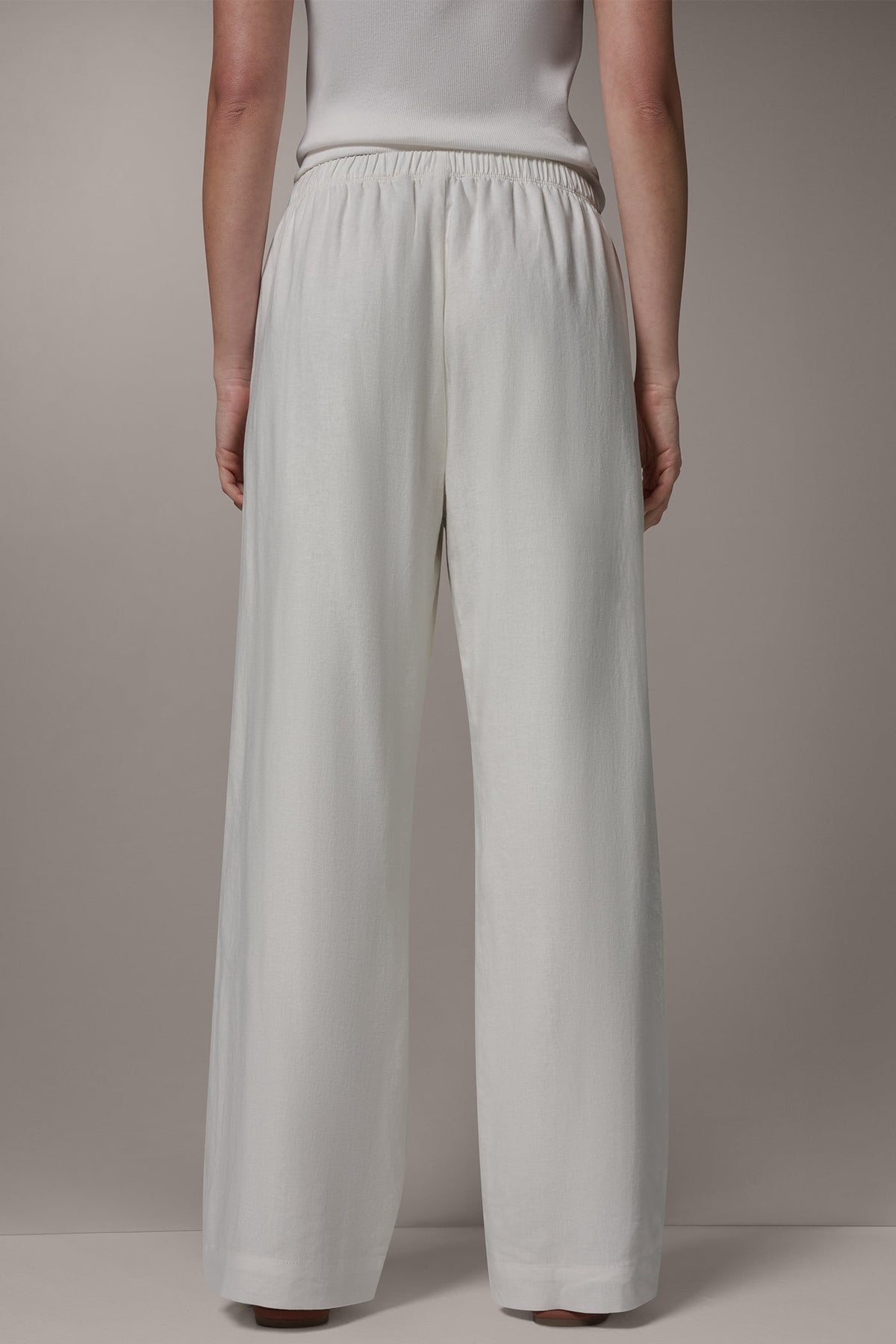 MID-RISE STRAIGHT-LEG ANKLE PANT