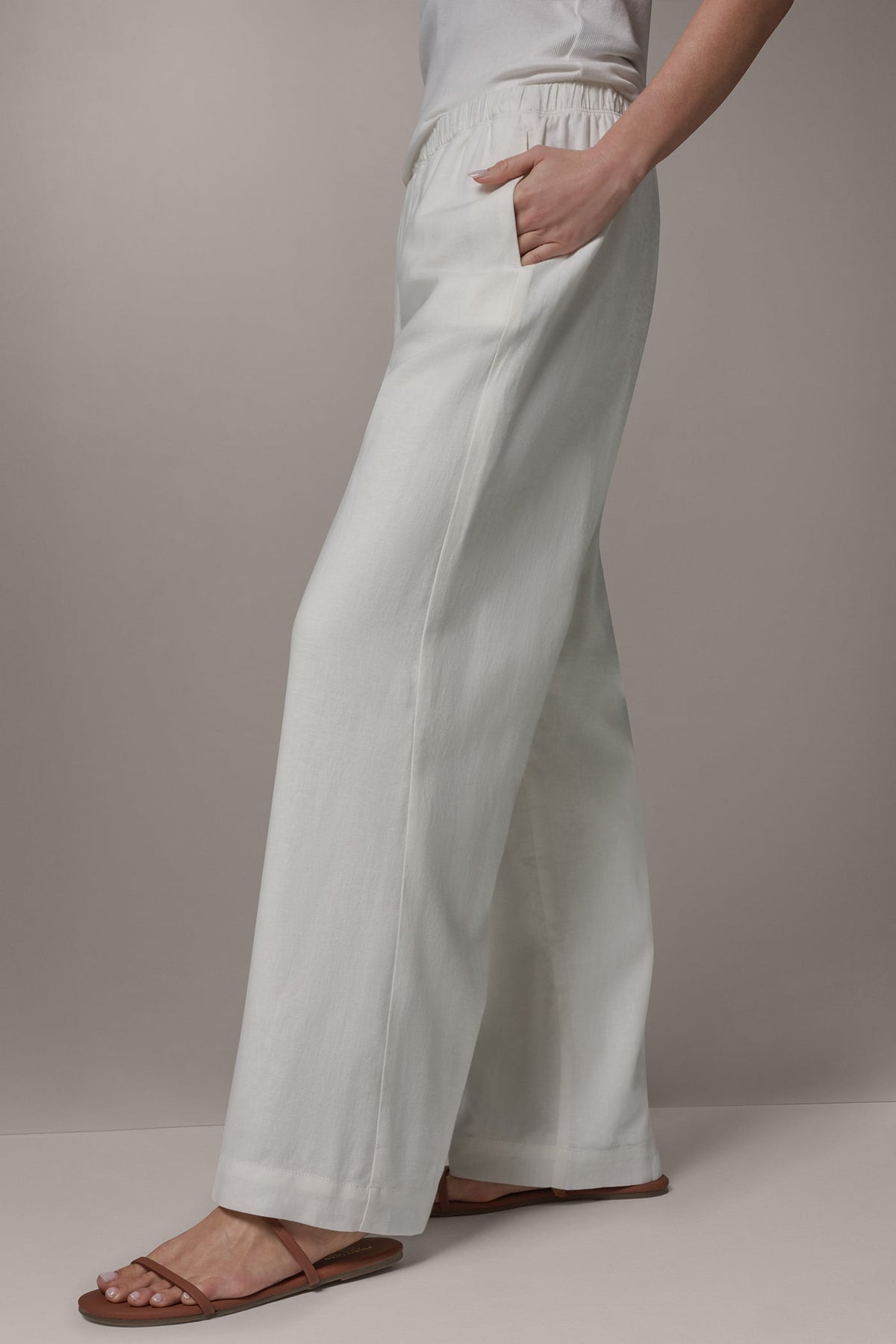 MID-RISE STRAIGHT-LEG ANKLE PANT