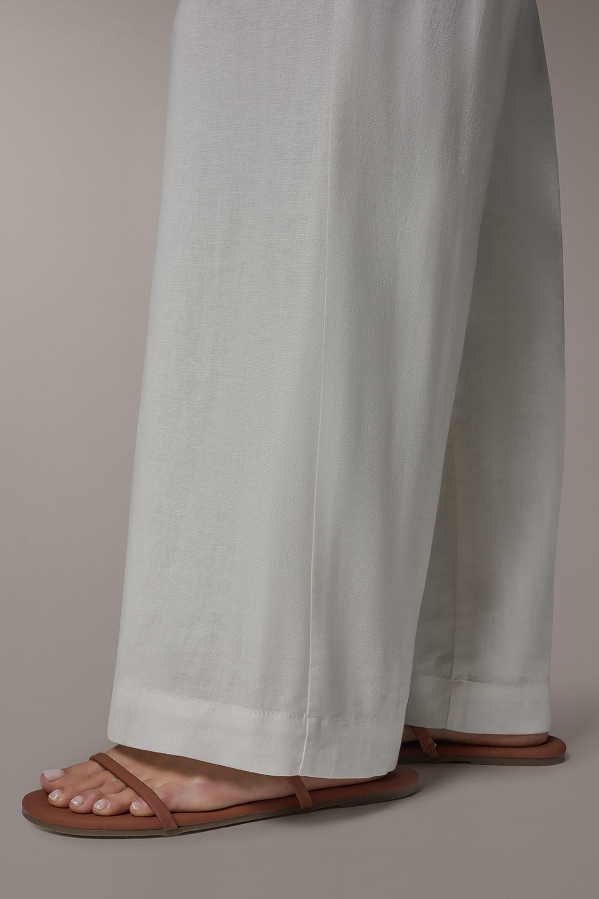 MID-RISE STRAIGHT-LEG ANKLE PANT