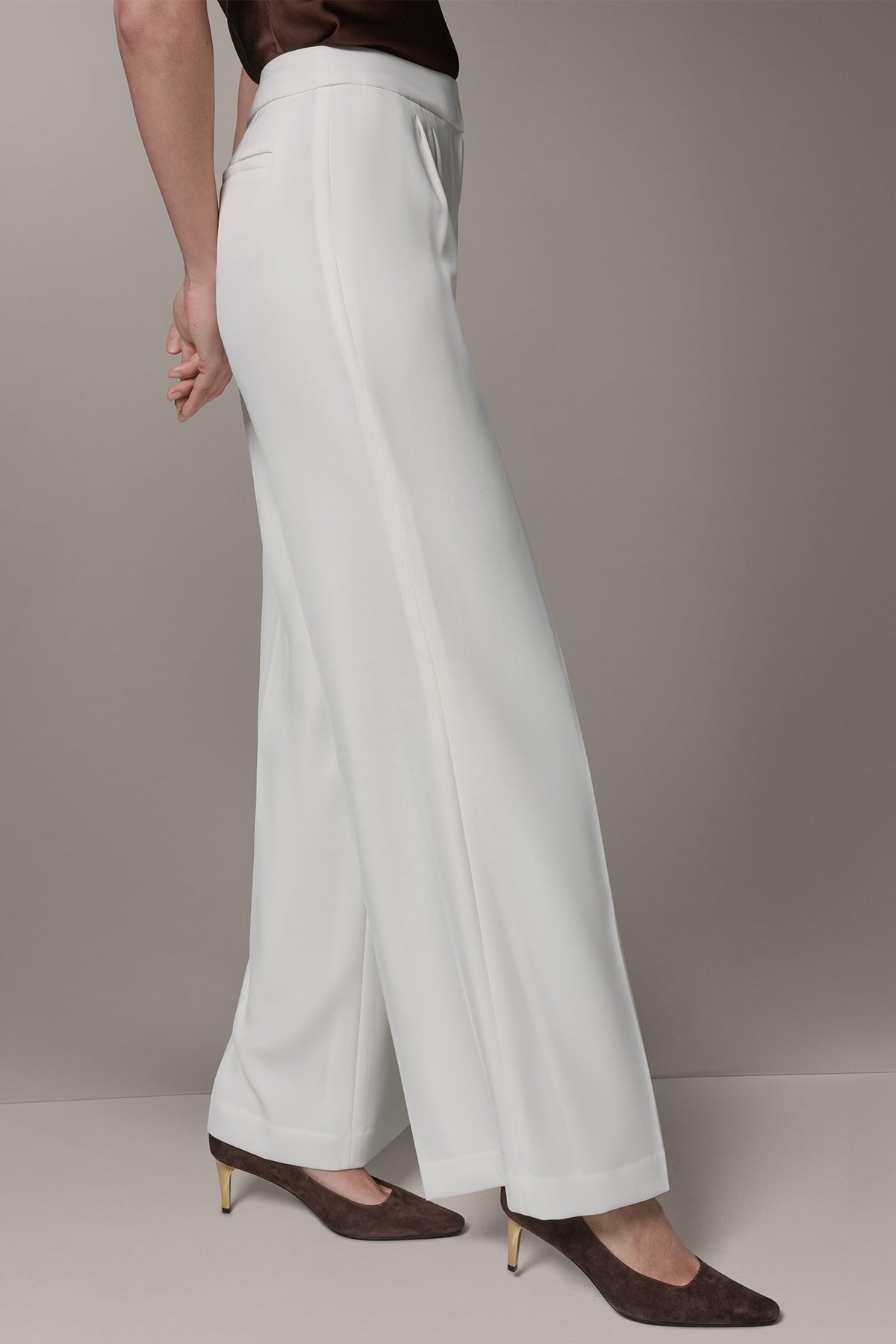 MID-RISE PLEATED WIDE-LEG PANT
