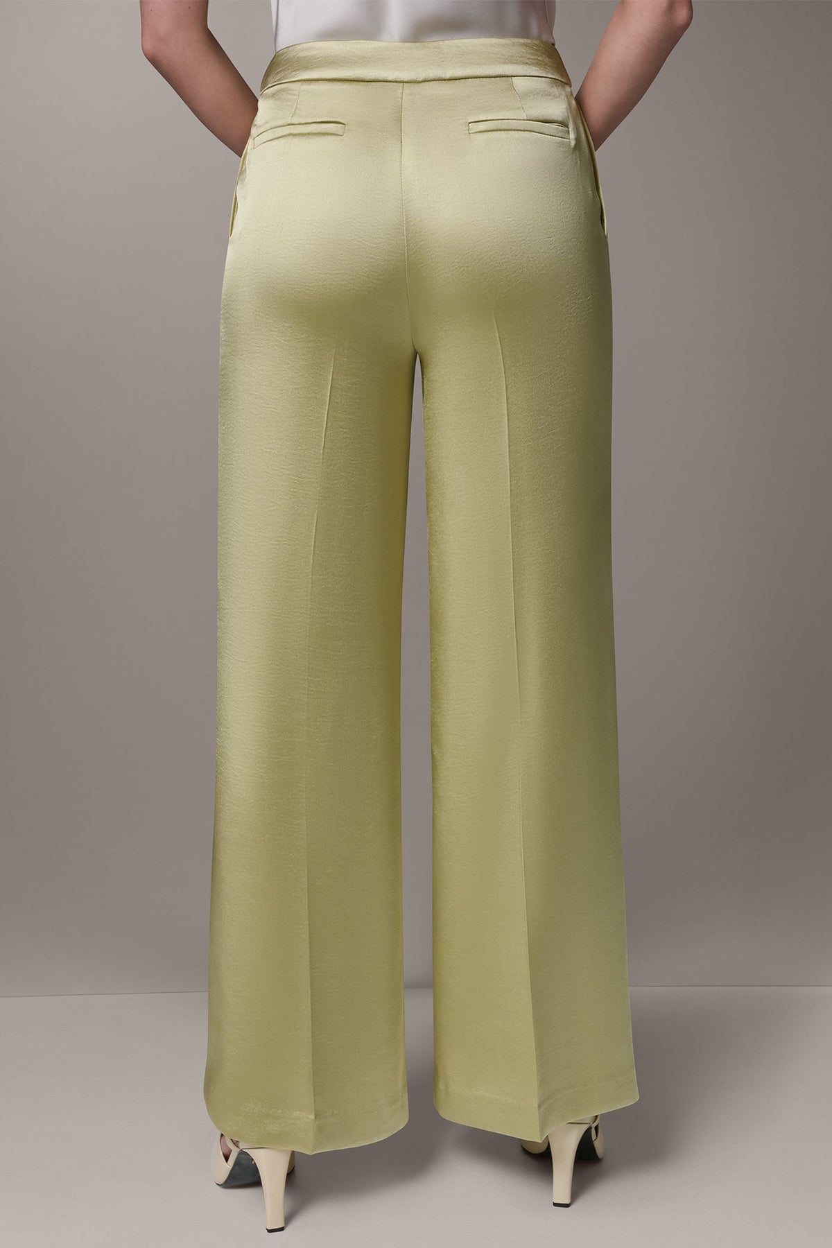 MID-RISE PLEATED WIDE-LEG PANT