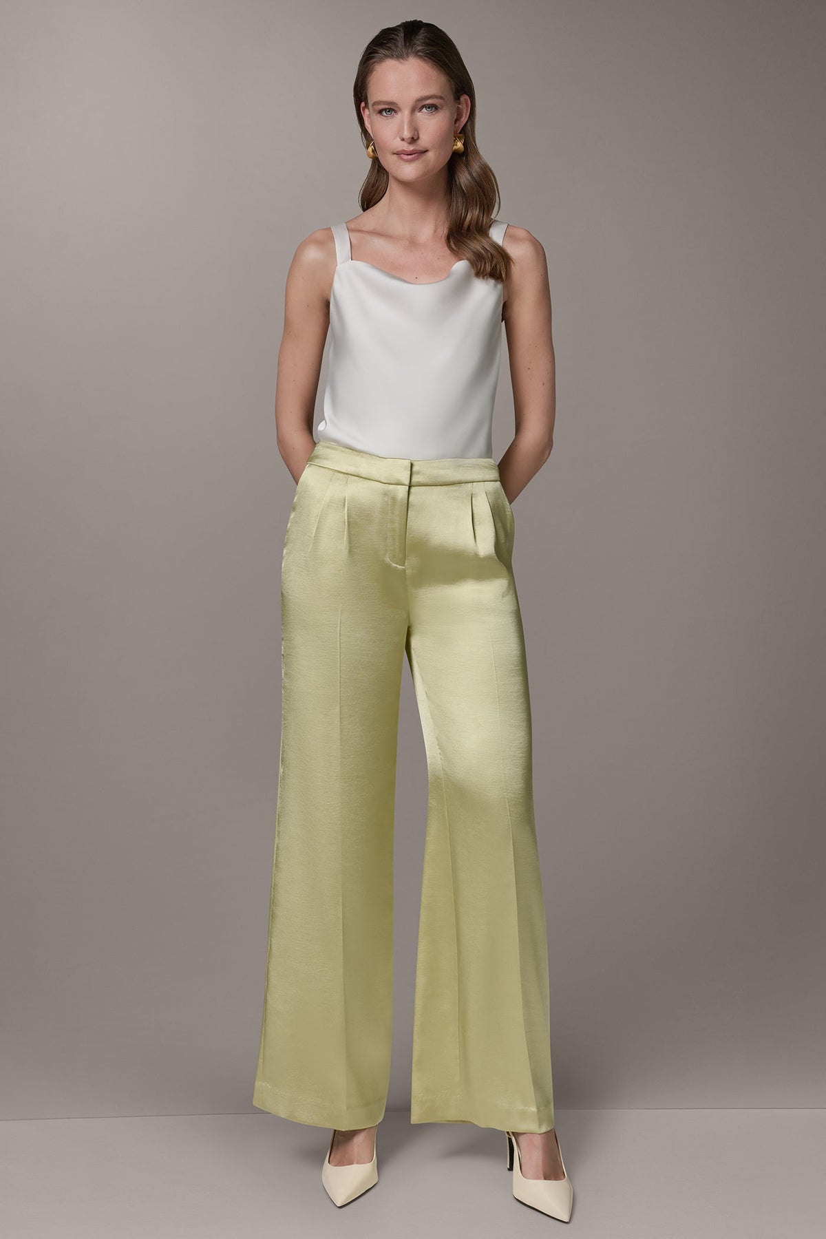 MID-RISE PLEATED WIDE-LEG PANT