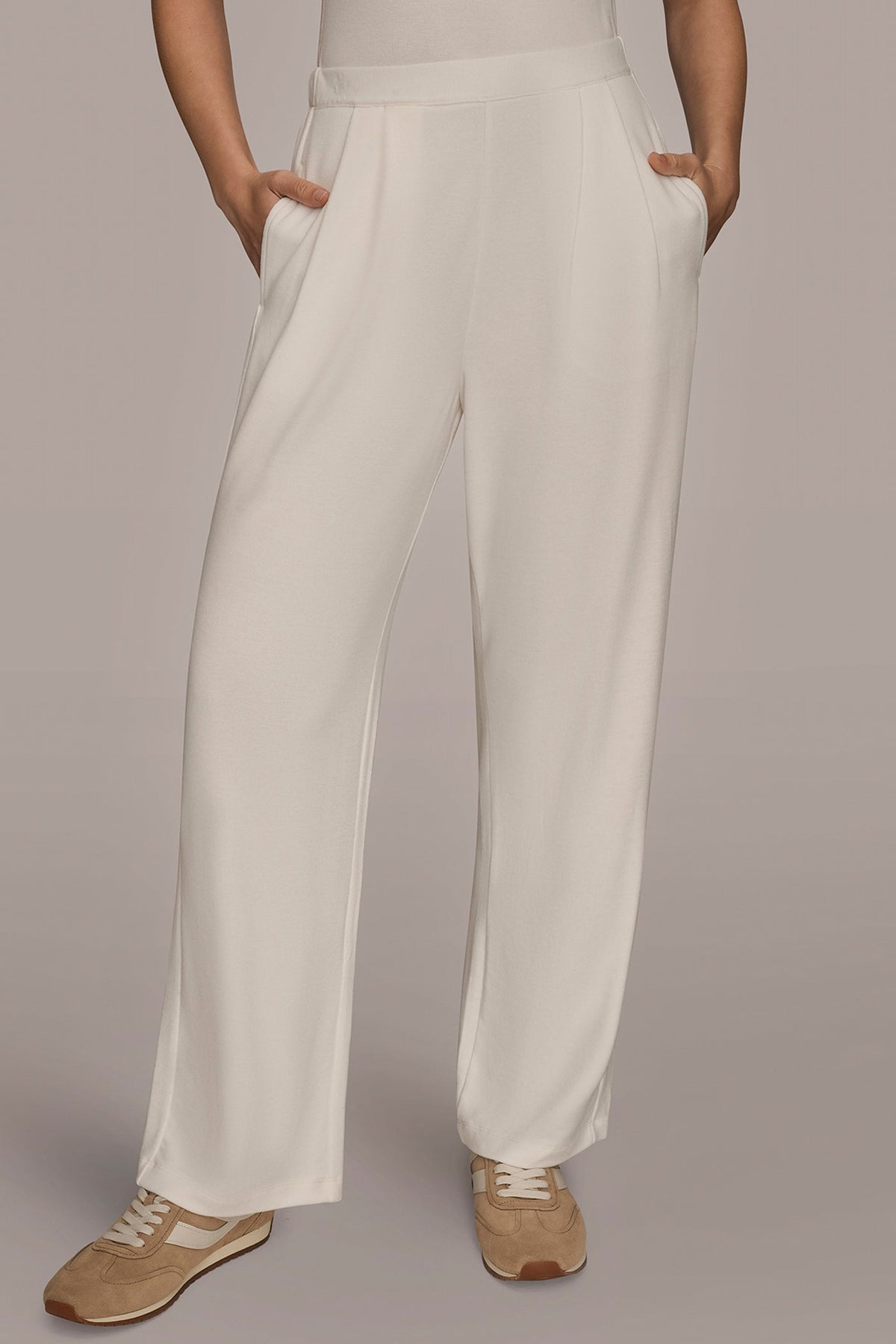 HIGH-RISE PLEATED PANT