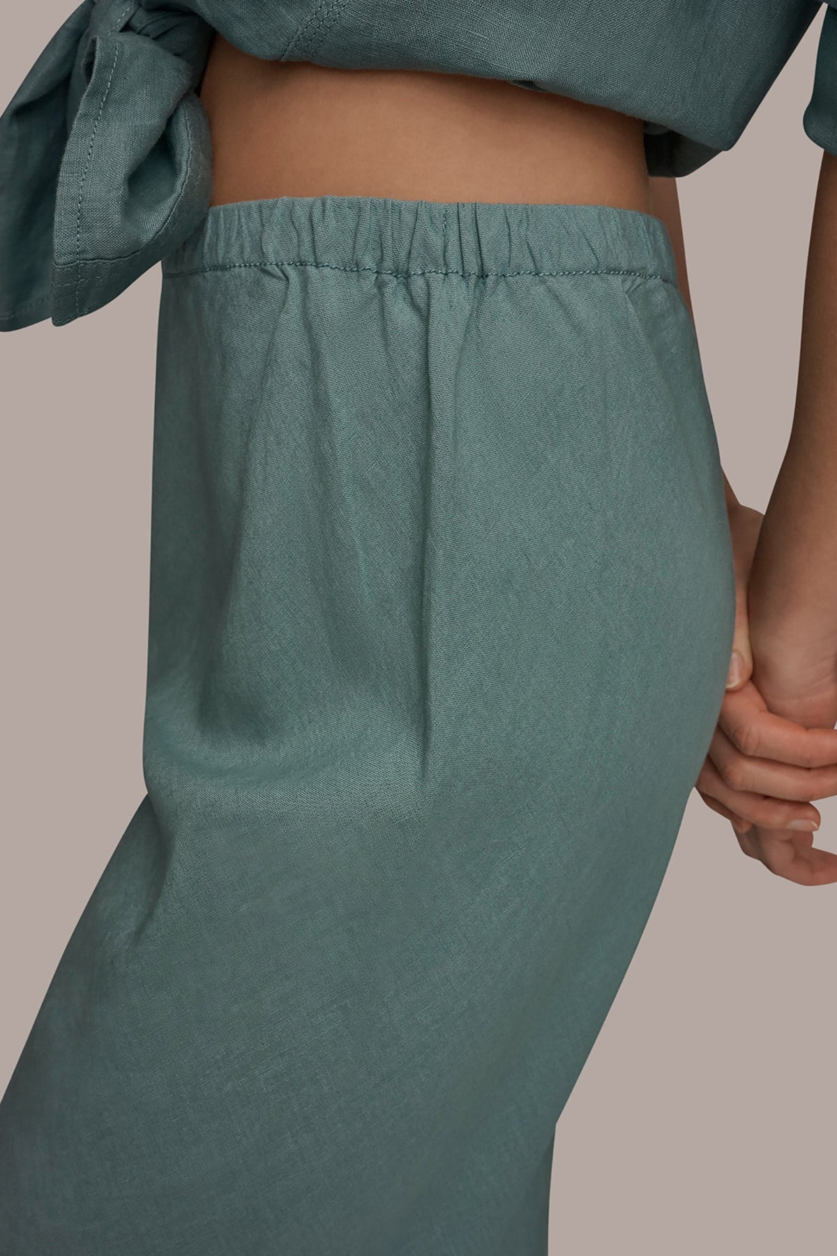 MID-RISE RELAXED ANKLE PANT