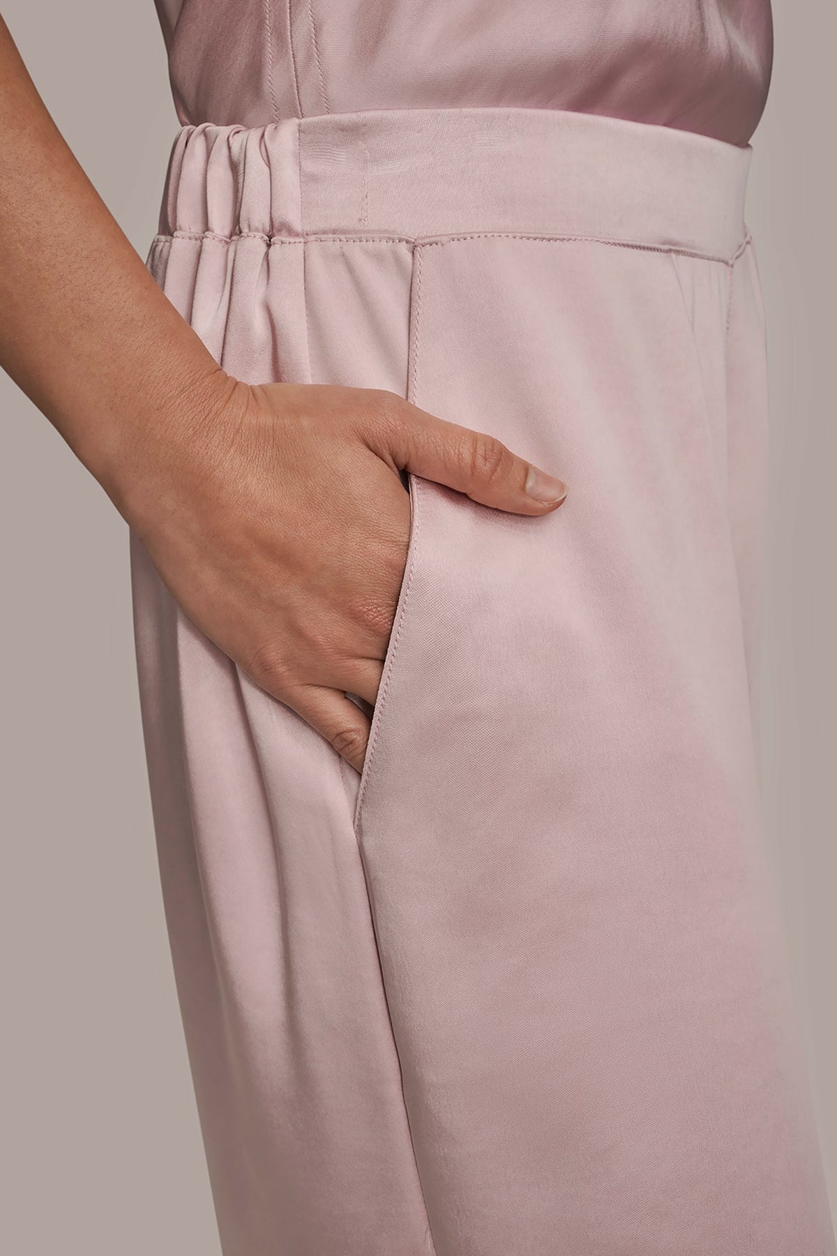 SATIN MID-RISE RELAXED PANT
