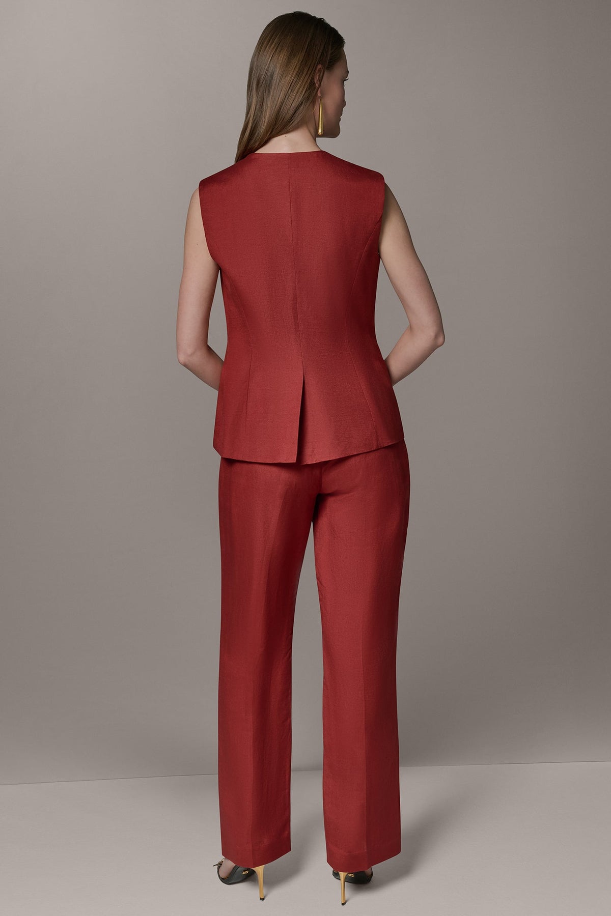 COLLARLESS VEST