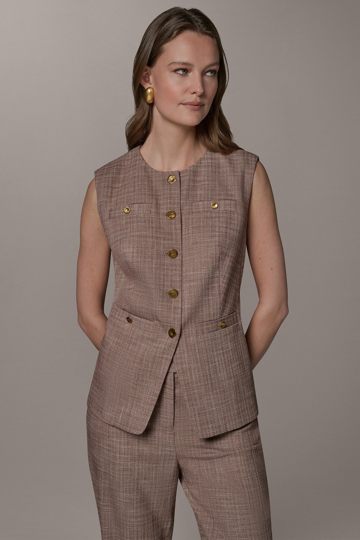 SLEEVELESS SUIT VEST