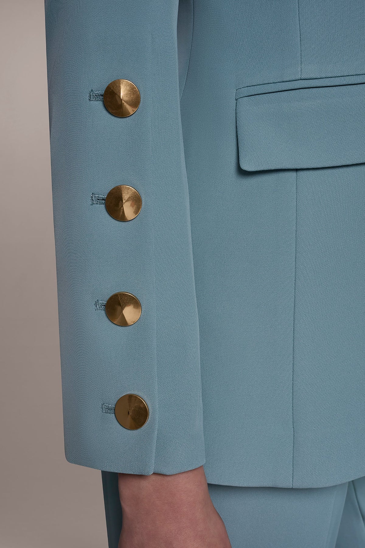 BUTTON SLEEVE SUIT BLAZER