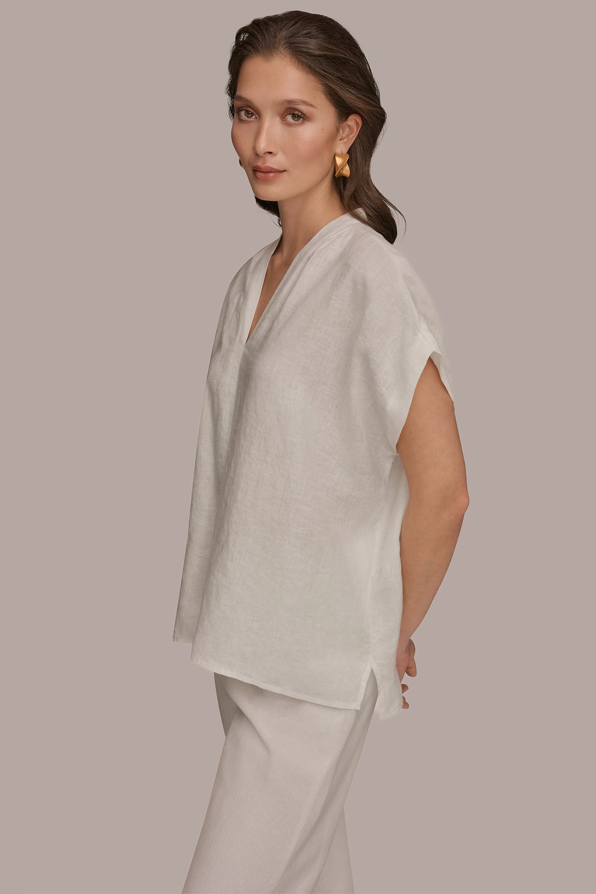 LINEN SLEEVELESS BLOUSE