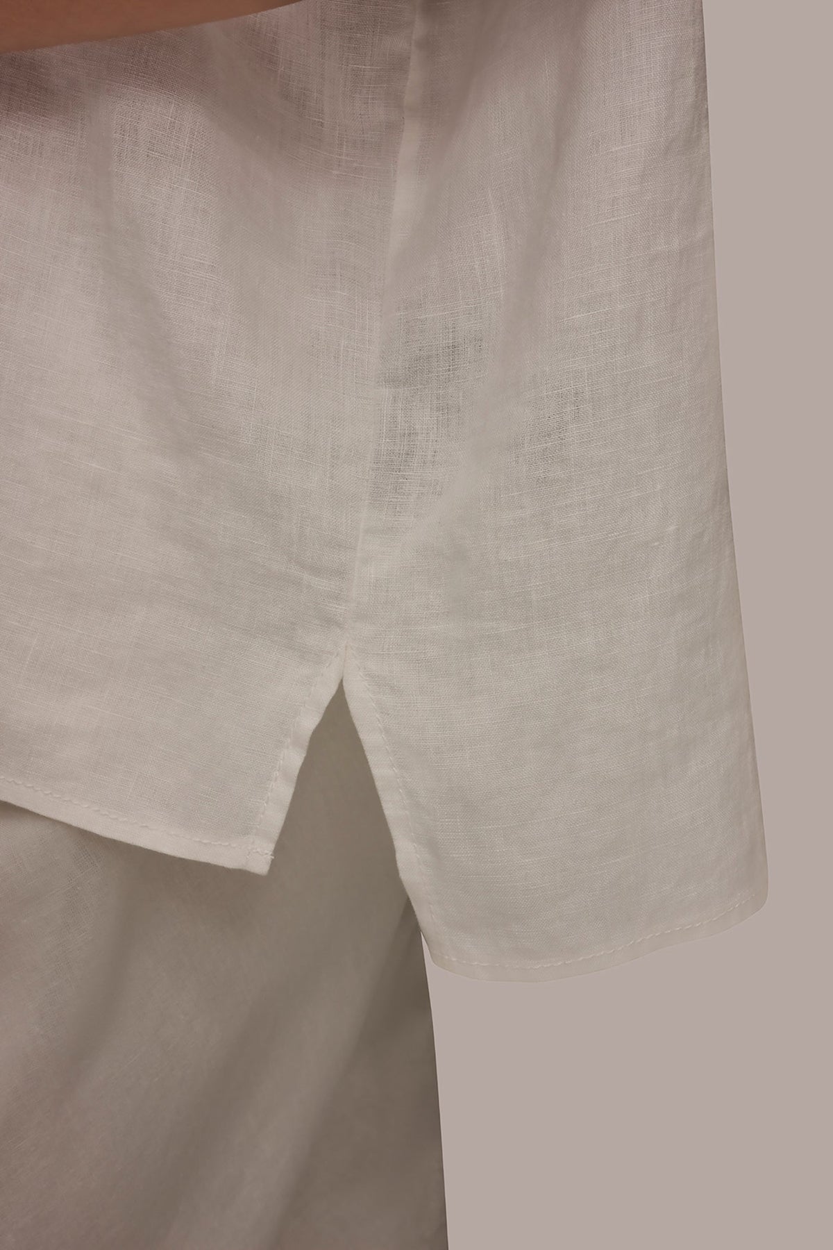 LINEN SLEEVELESS BLOUSE