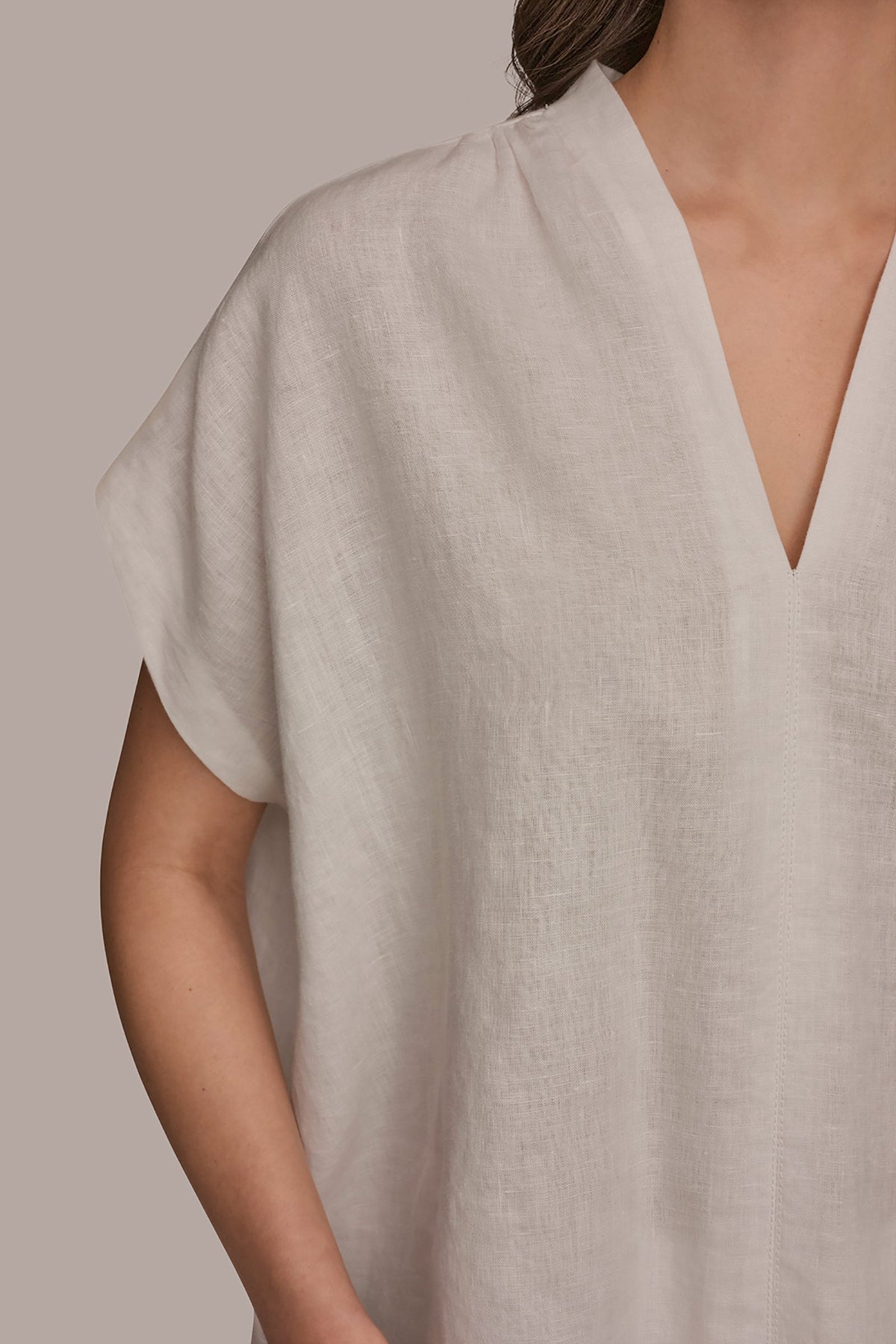 LINEN SLEEVELESS BLOUSE