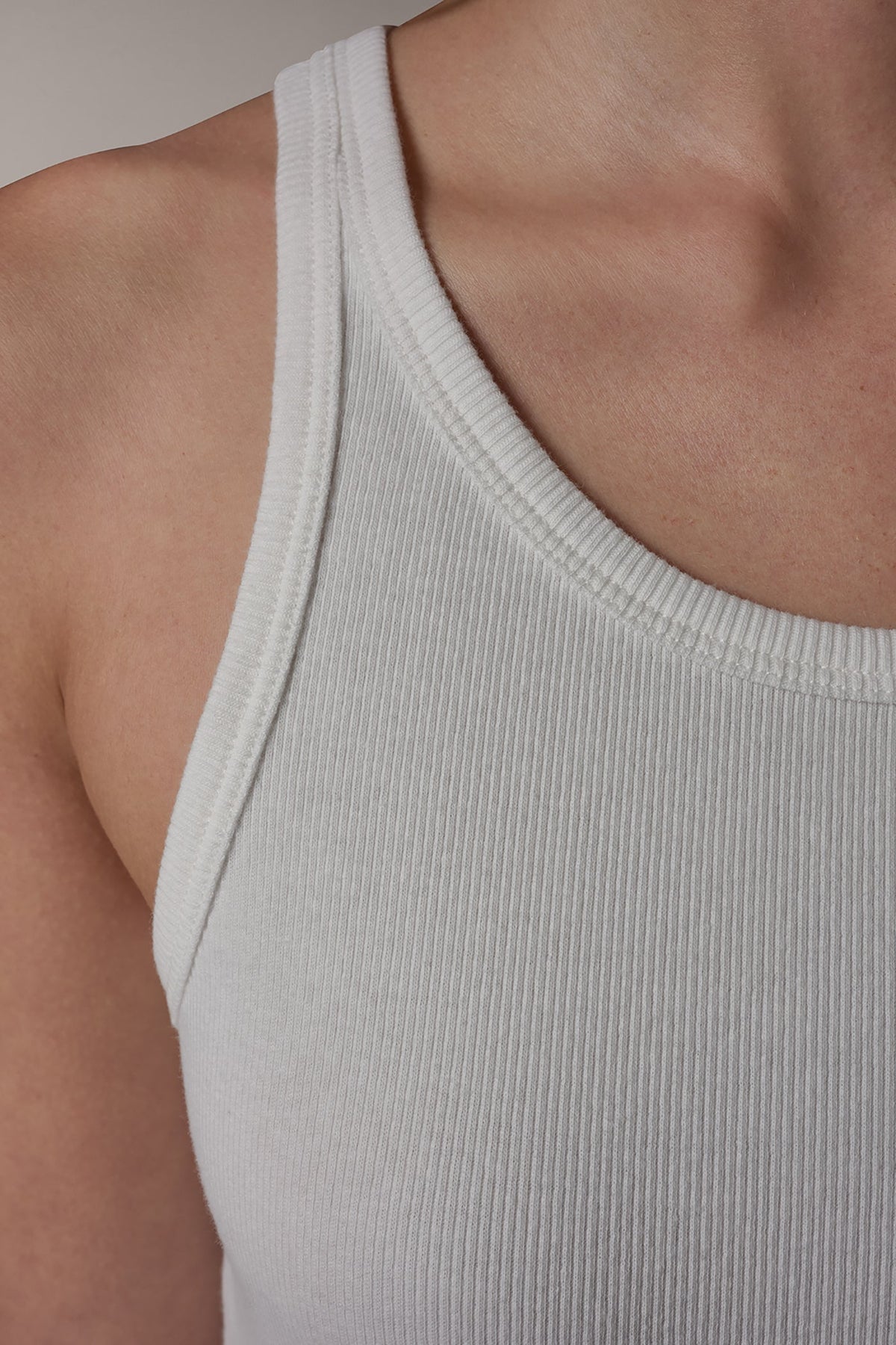SLEEVELESS HALTER TANK