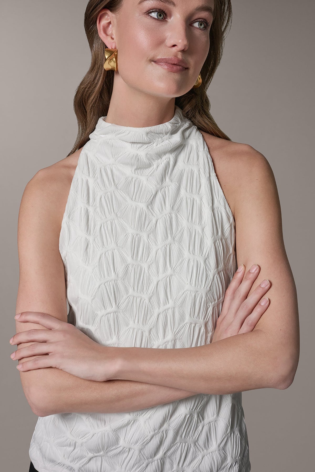 SLEEVELESS MOCK NECK BLOUSE