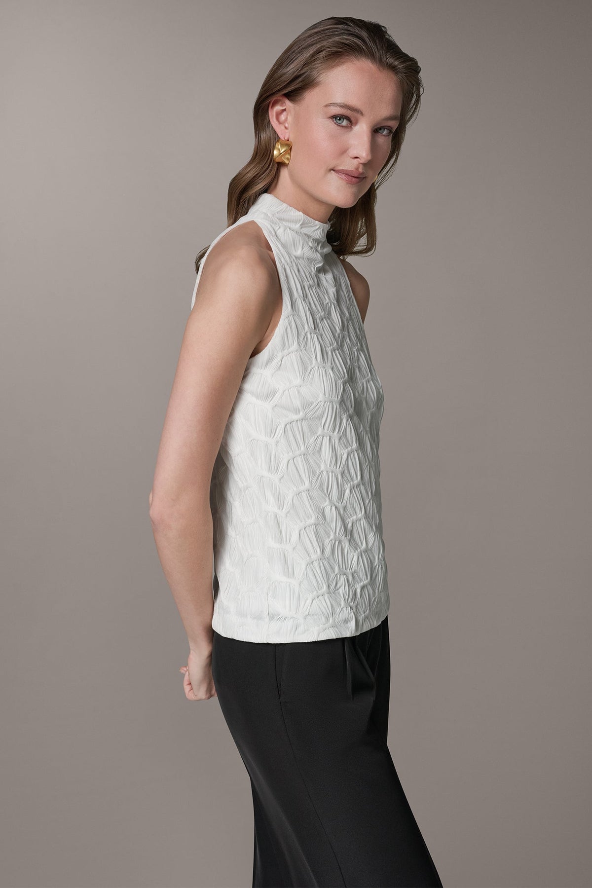 SLEEVELESS MOCK NECK BLOUSE
