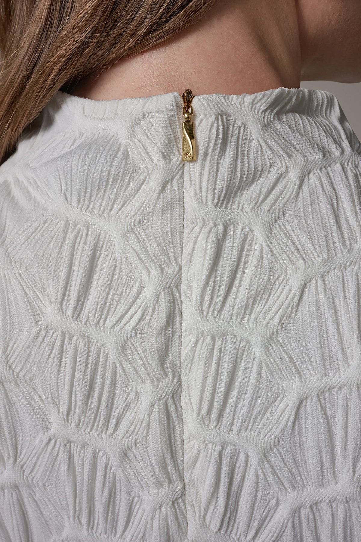 SLEEVELESS MOCK NECK BLOUSE