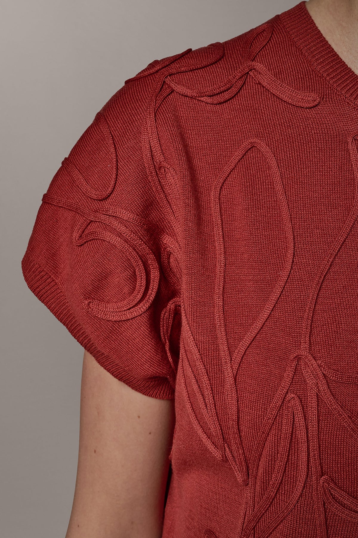 SHORT SLEEVE GEOMETRIC SWEATER