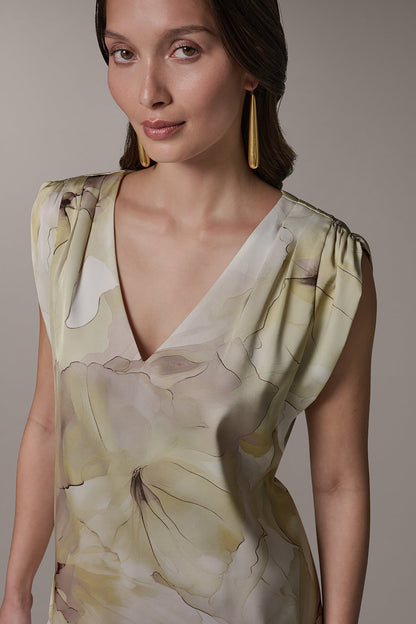 SLEEVELESS EXTENDED SHOULDER TOP