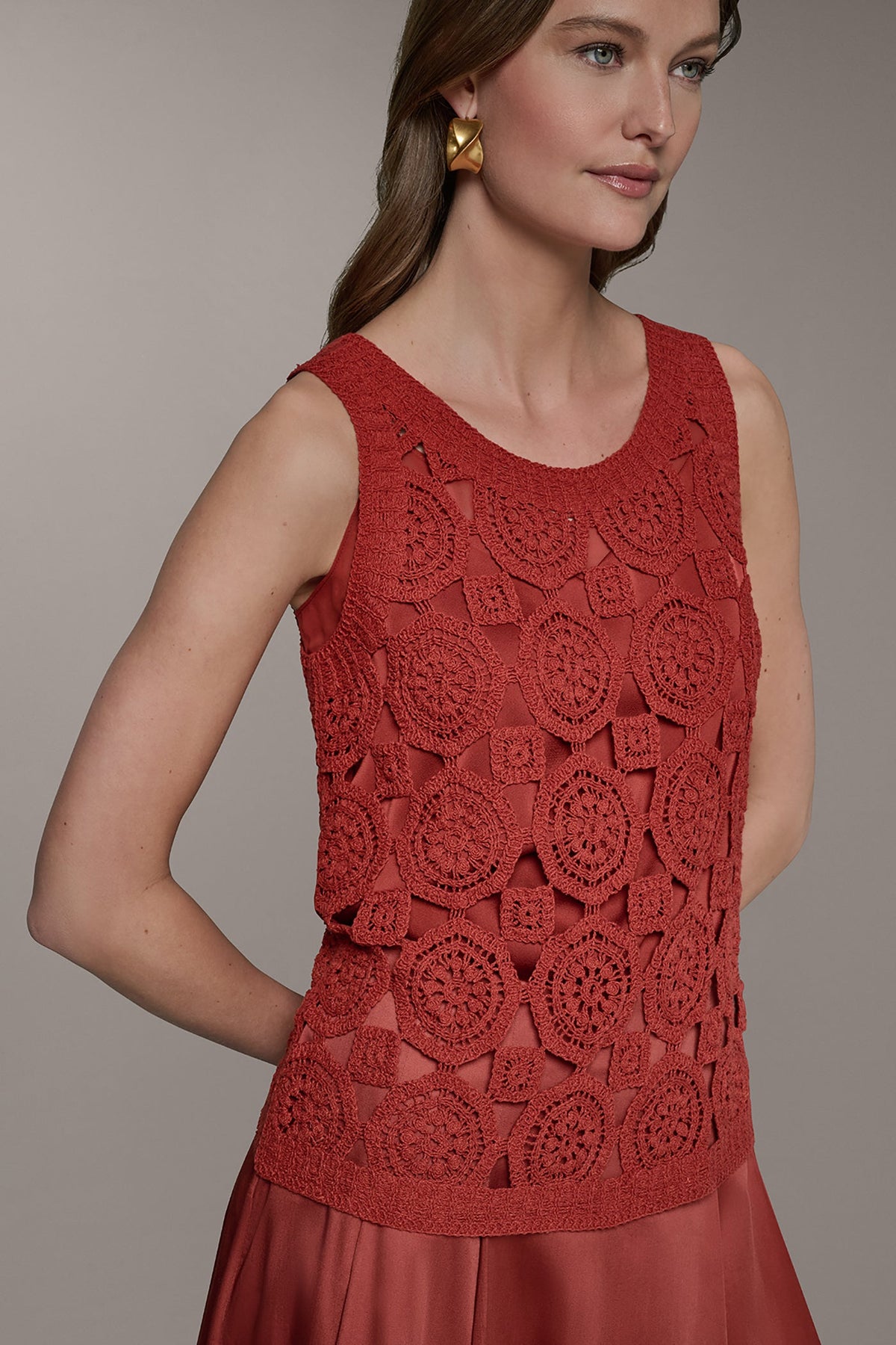 SLEEVELESS CROCHET SHELL