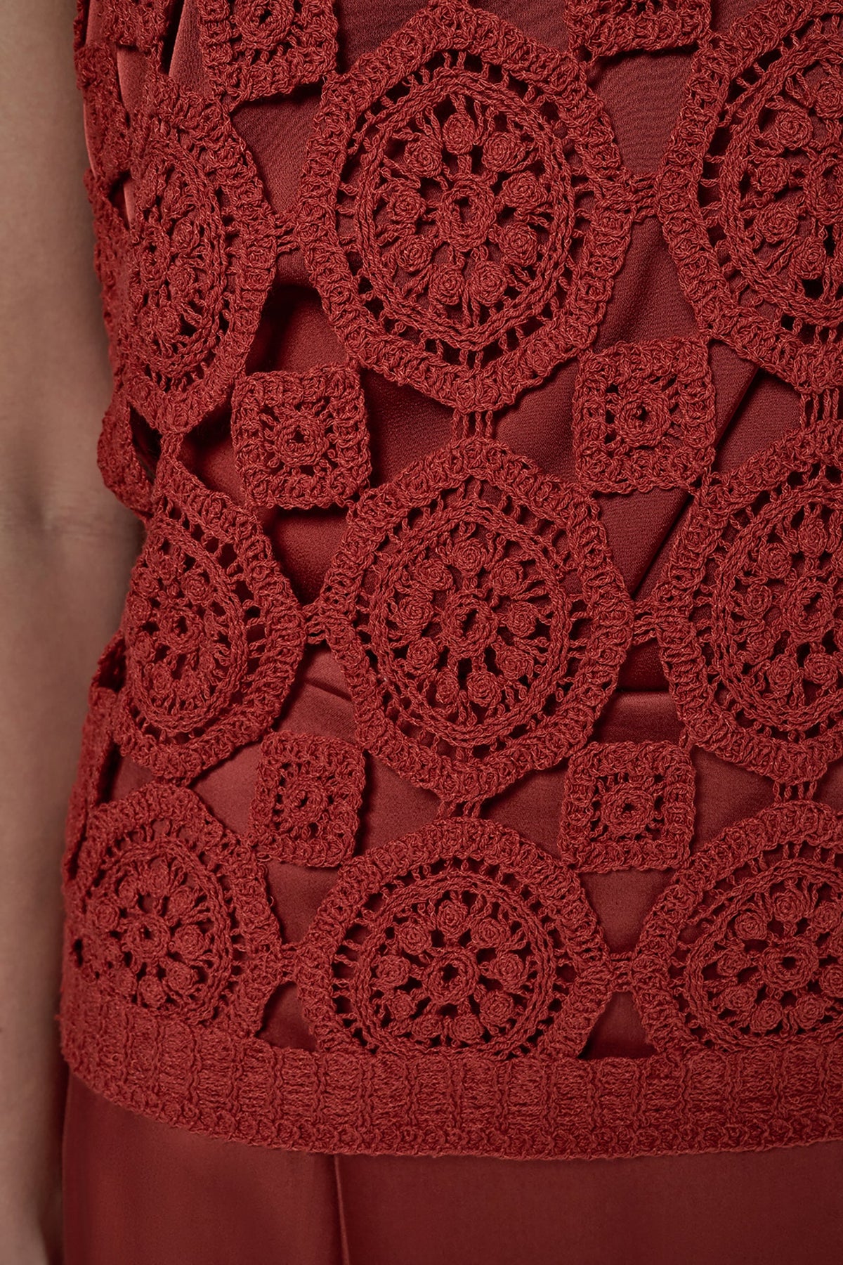 SLEEVELESS CROCHET SHELL