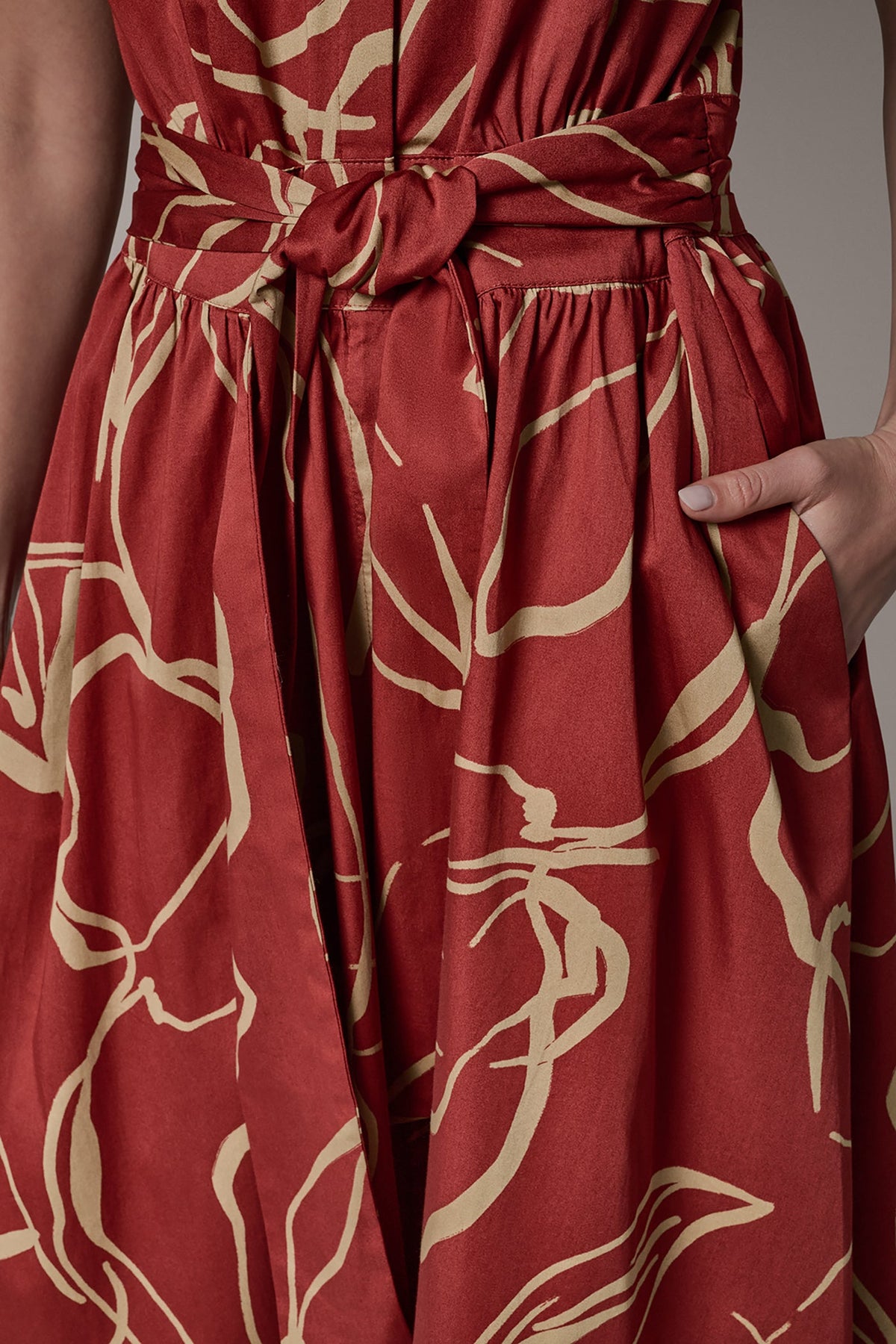 SLEEVELESS PRINT MIDI DRESS